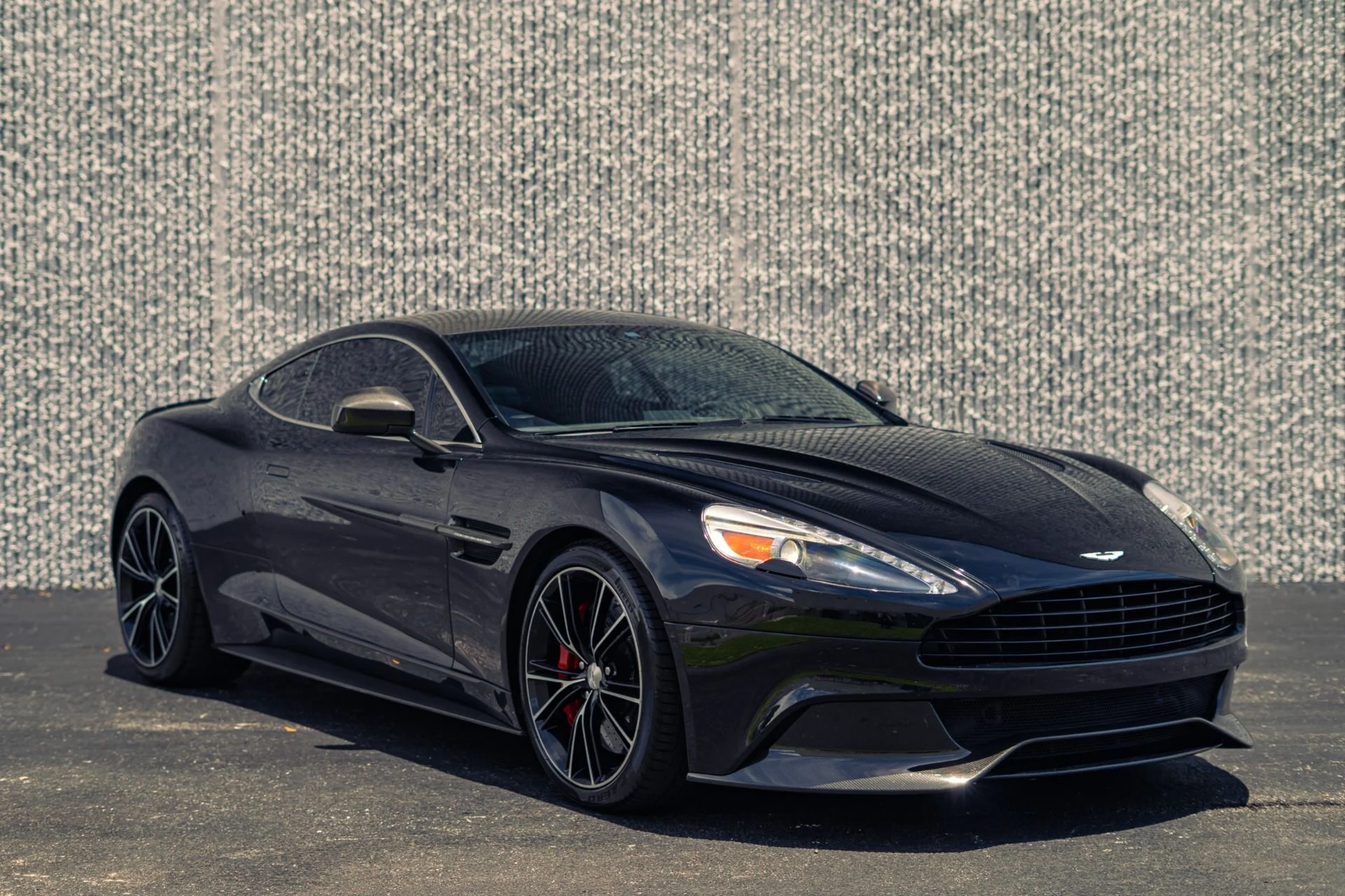 mph025_4260436895_Used_2014_Aston_Martin_Vanquish_Carbon_Exterior_Package_1783458978_20a307bbfd