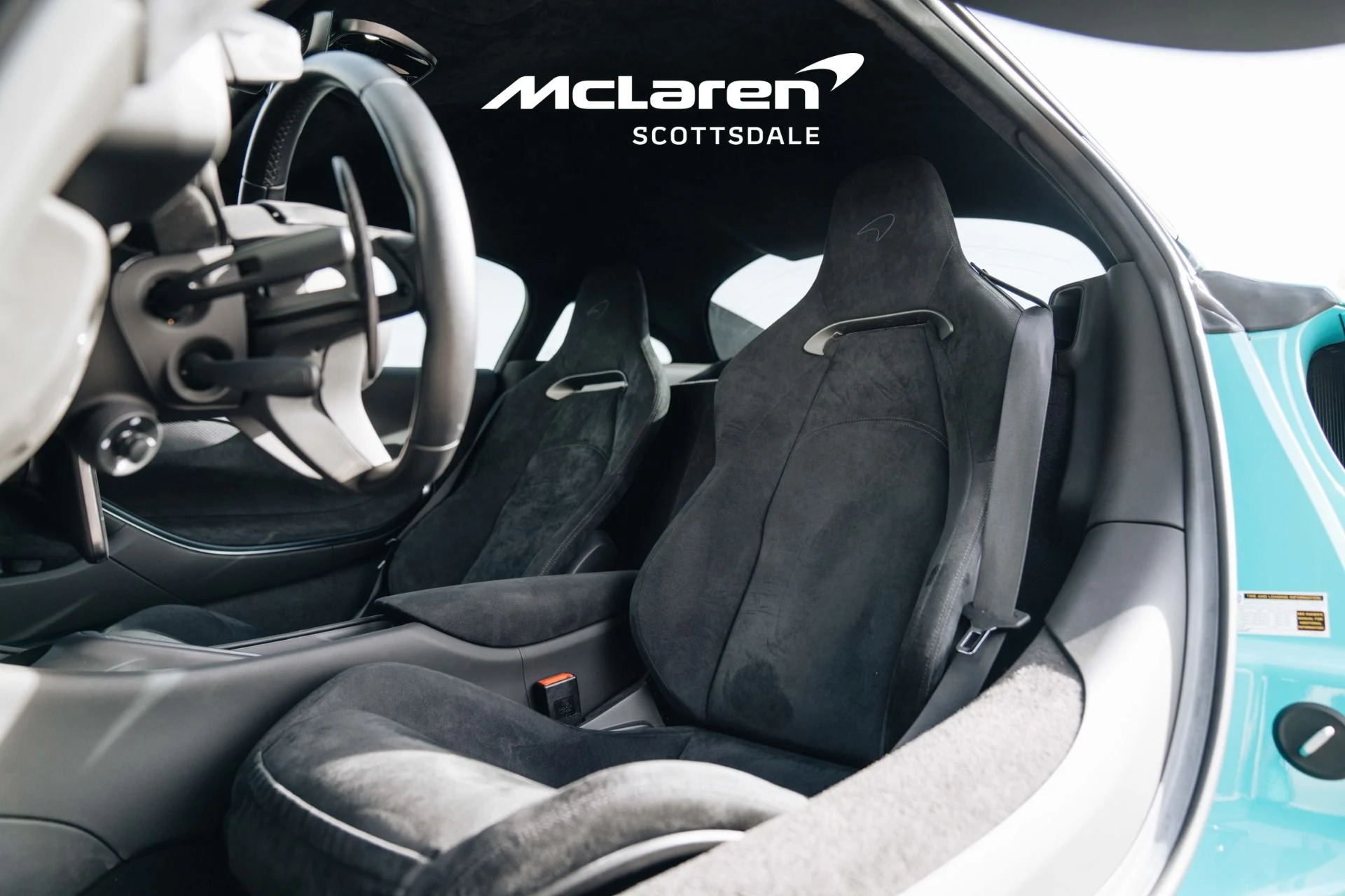 mph025_4266422231_Used_2023_MCLAREN_ARTURA_1736182866_8470bb713a