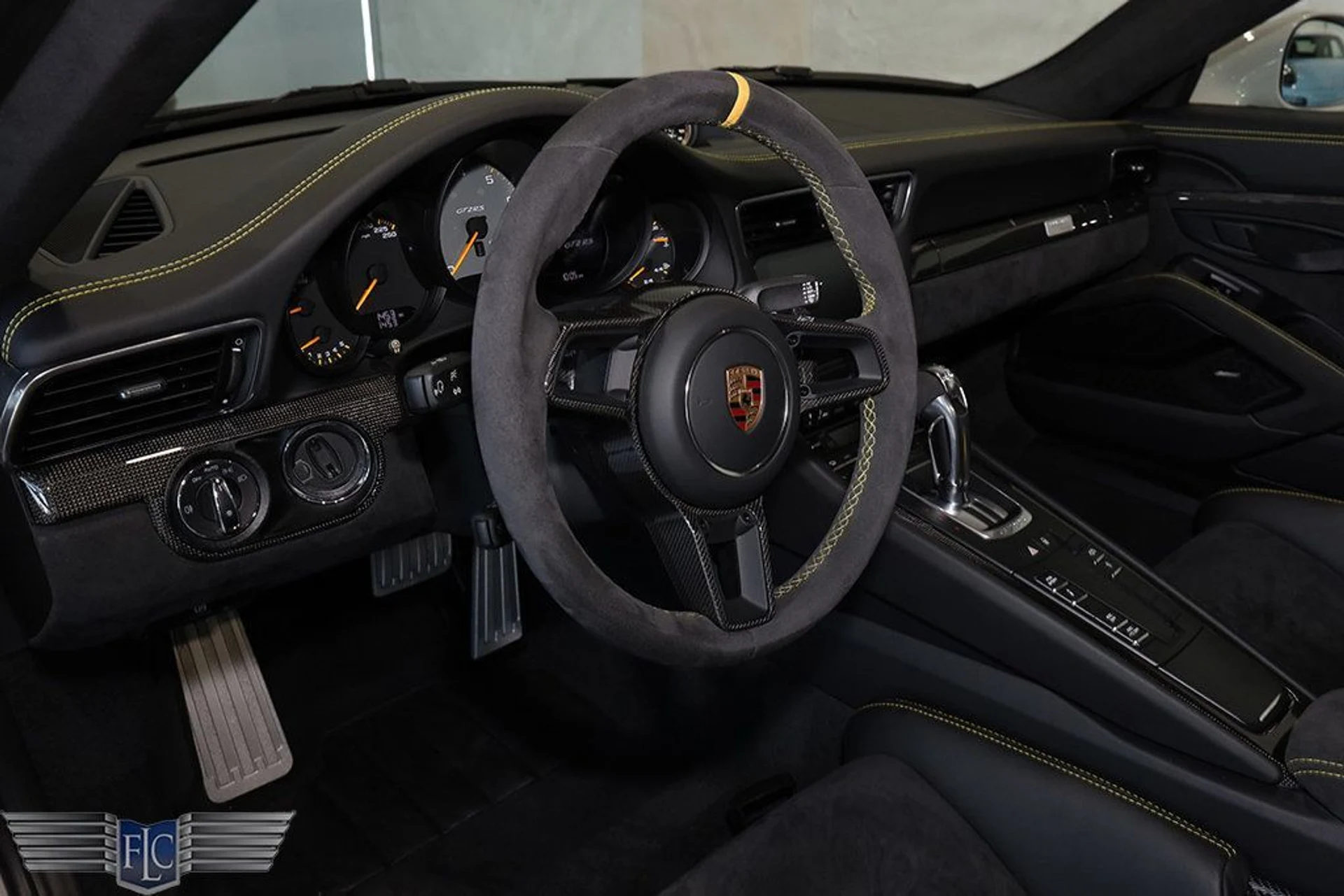 mph025_4276337647_used_2018_porsche_911_gt2rsweissach_9689_22986338_26_1024_4e16654965