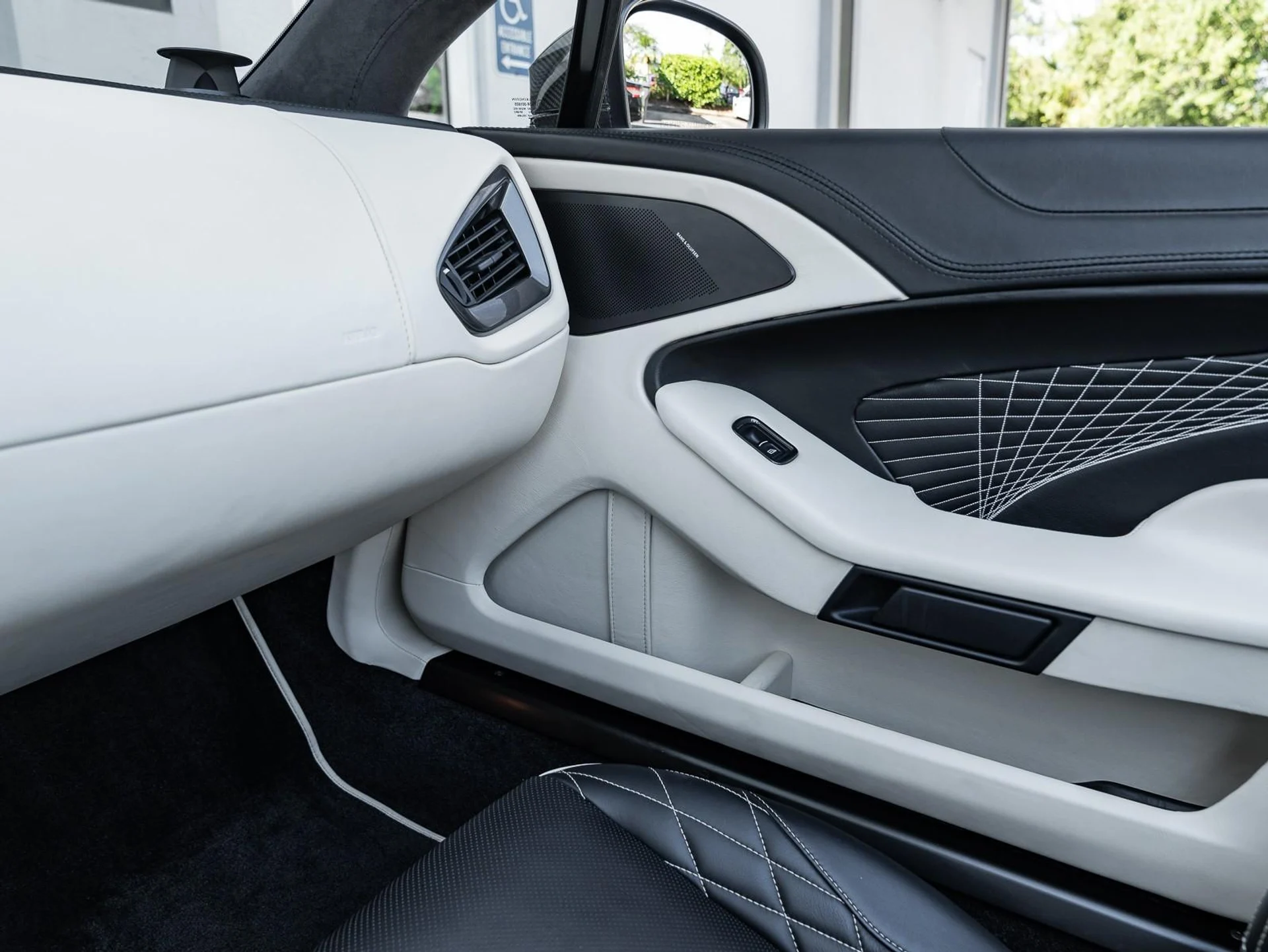mph025_4278054230_Used_2018_Aston_Martin_Vanquish_S_1759353681_7cb1d2b5dd