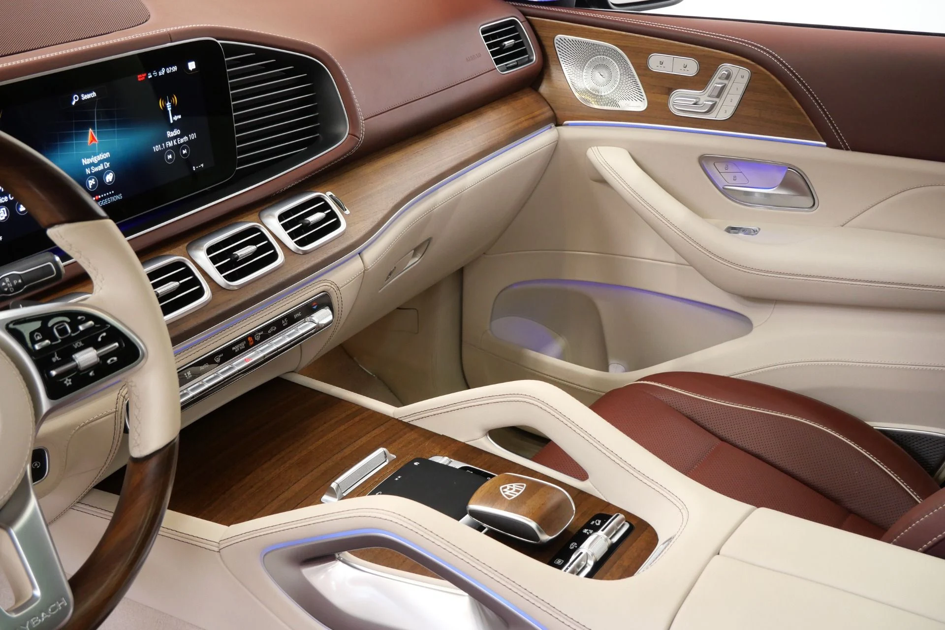 mph025_4286352376_Used_2022_Mercedes_Benz_Maybach_GLS_600_4_MATIC_Beautiful_Colors_Four_Seat_Configuration_Walnut_Trim_1776795080_91d66cc5ae