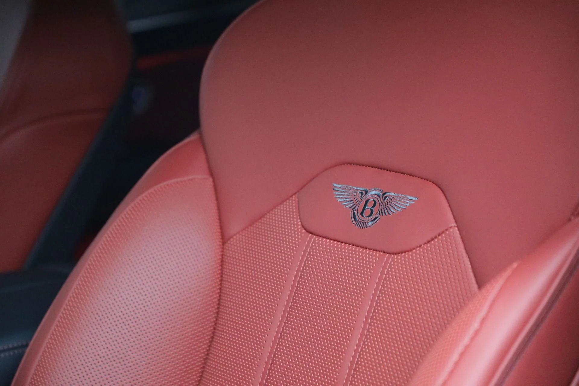 mph025_437496794_New_2025_Bentley_Bentayga_V8_4bcc10820e