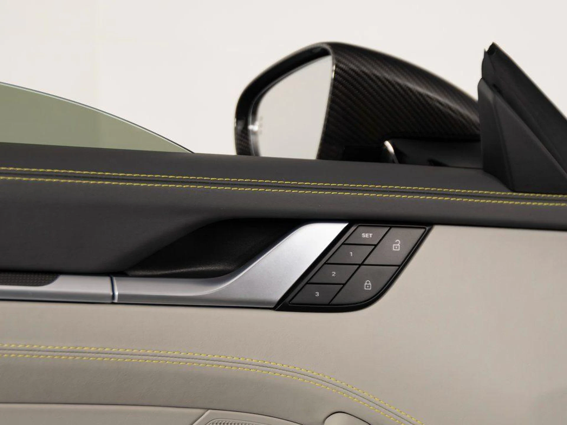 mph025_444861432_yf4_R3_B1_ODB_Cxk_Ob_Q44_4thl_Bl_H0_e31a6b50e5