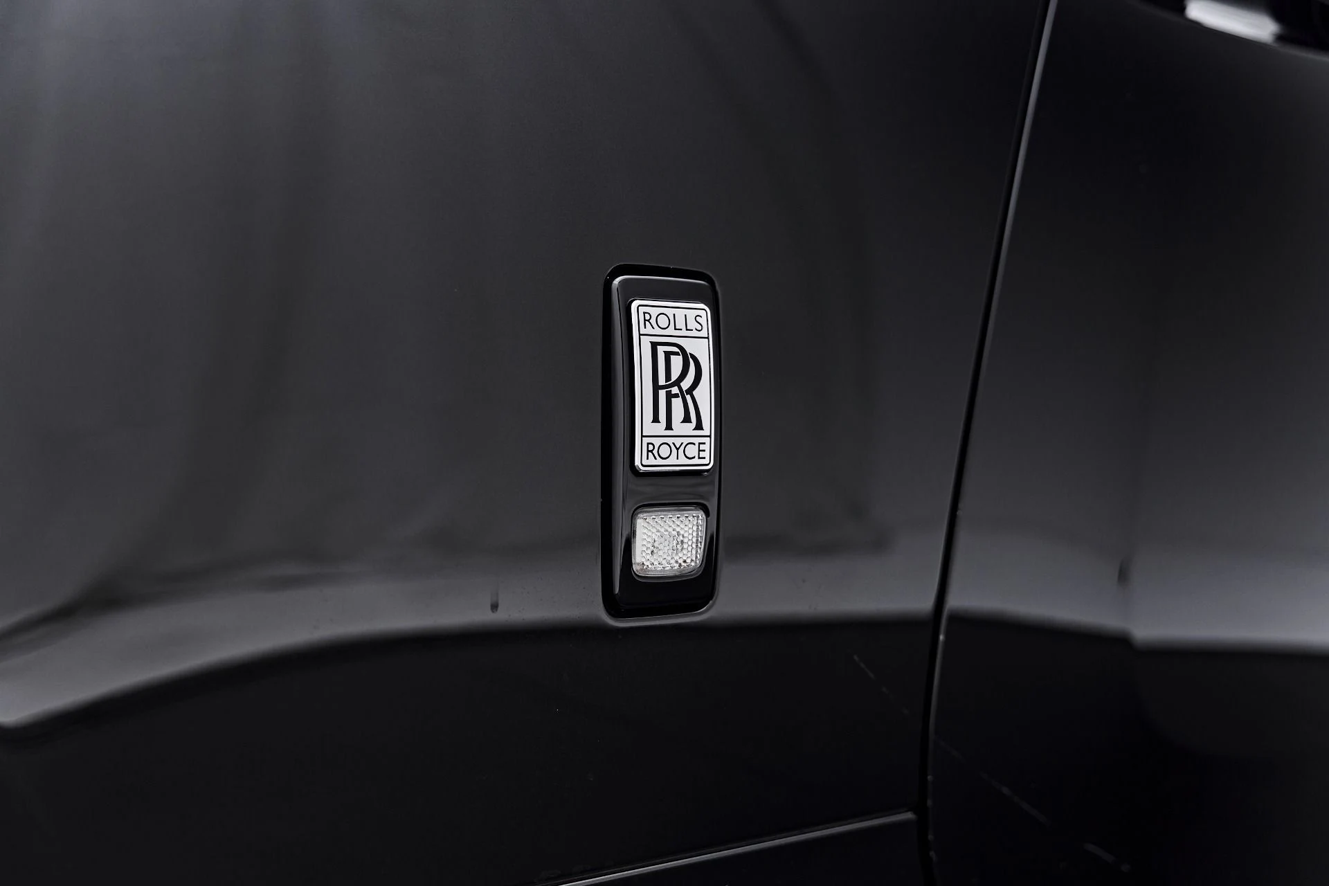 mph025_448444795_Used_2019_Rolls_Royce_Dawn_Base_1790207910_eff3a530b9