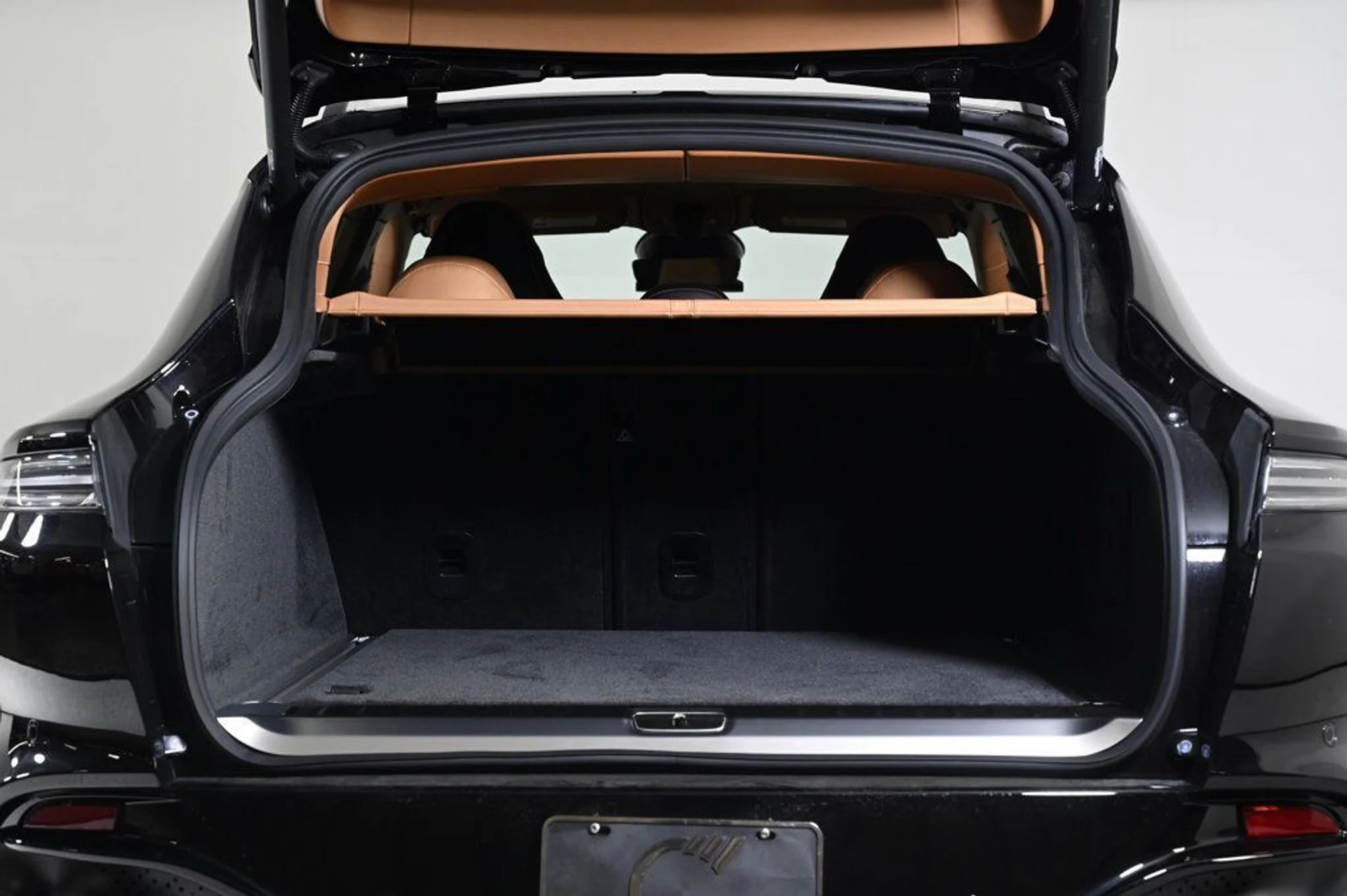 mph025_448528329_new_2026_aston_martin_dbx_707awd_11350_22969436_26_1024_ce9d6e8ea0