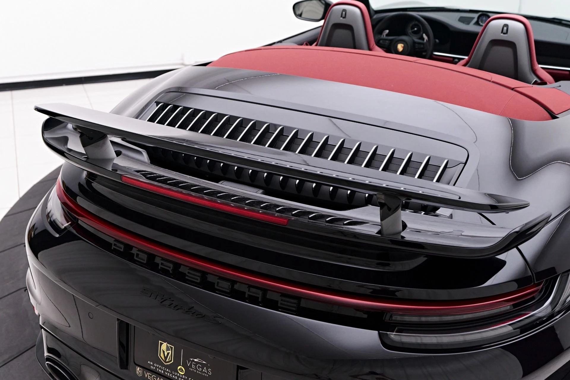 mph025_450457987_Used_2024_Porsche_911_Turbo_S_1758674567_a27c6a6ba1