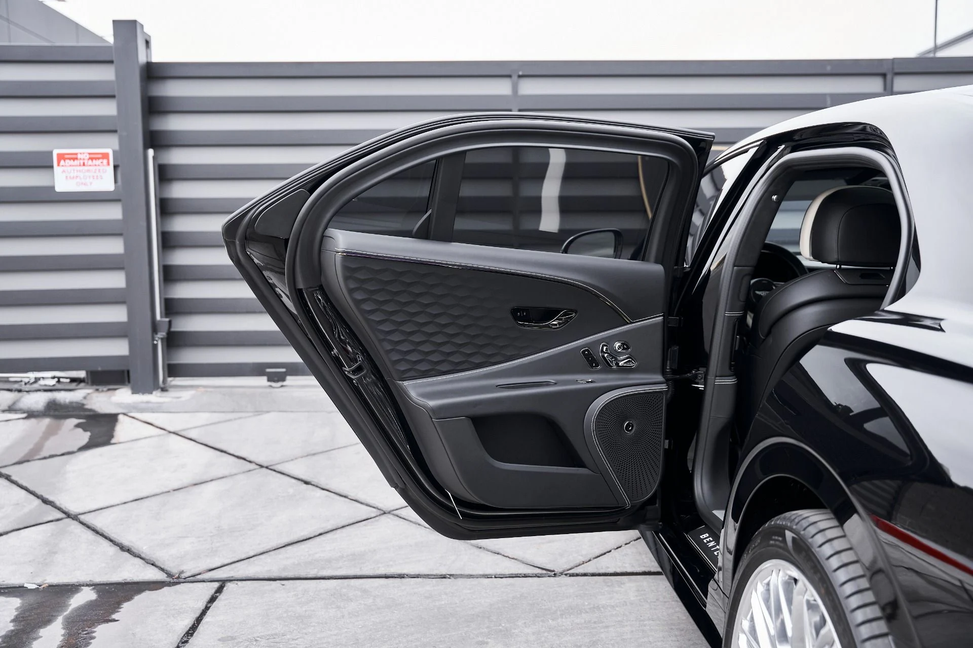 mph025_451625524_Used_2025_Bentley_Flying_Spur_Speed_1769137054_c94be3e306