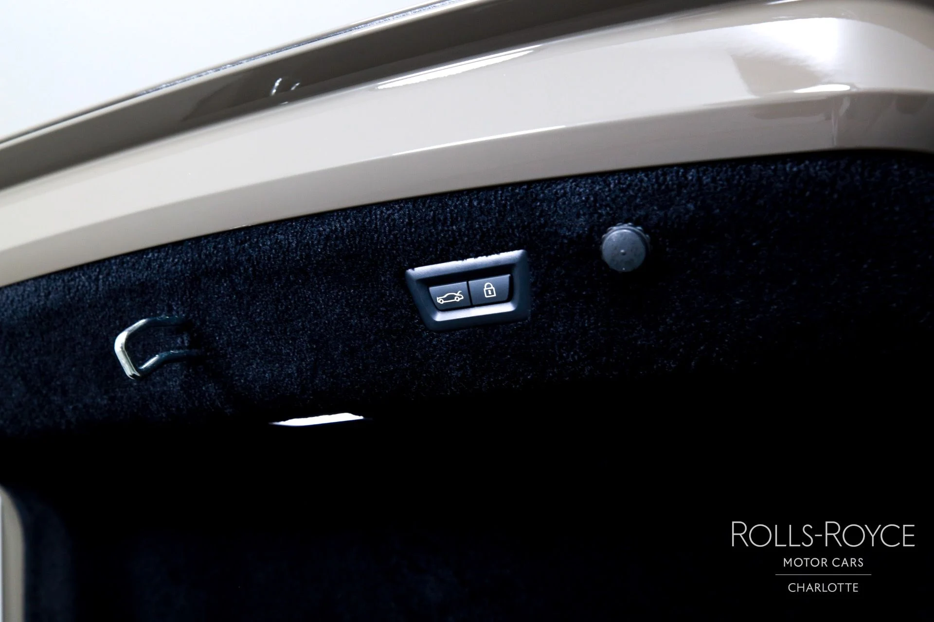 mph025_455123628_Used_2025_Rolls_Royce_Ghost_1759510962_70c7537194