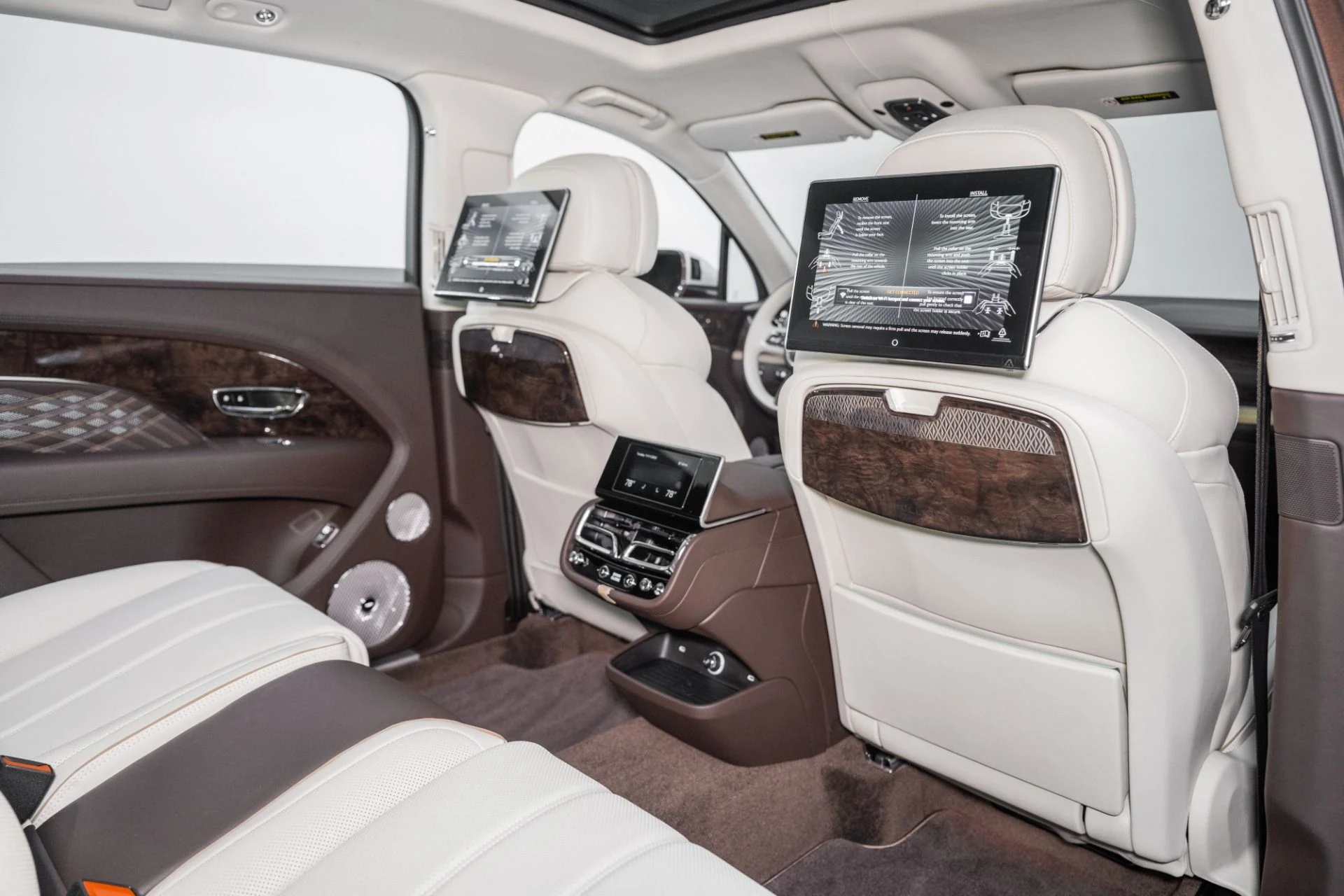 mph025_458858703_Used_2025_Bentley_Bentayga_EWB_Mulliner_V8_1762964457_06d2bf9b9e