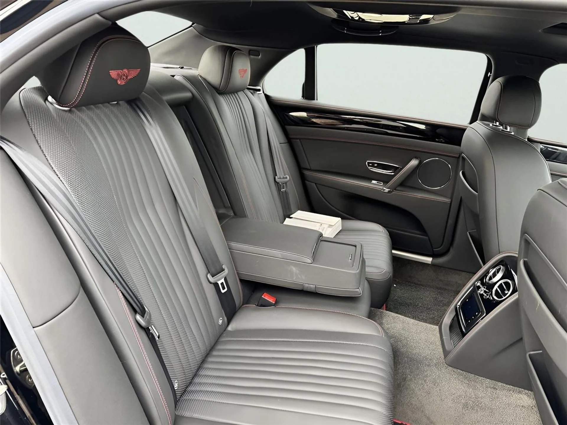 mph025_476995071_3714d2b5f234f9789a8b45c0f4c6ce91_13b8c75a40