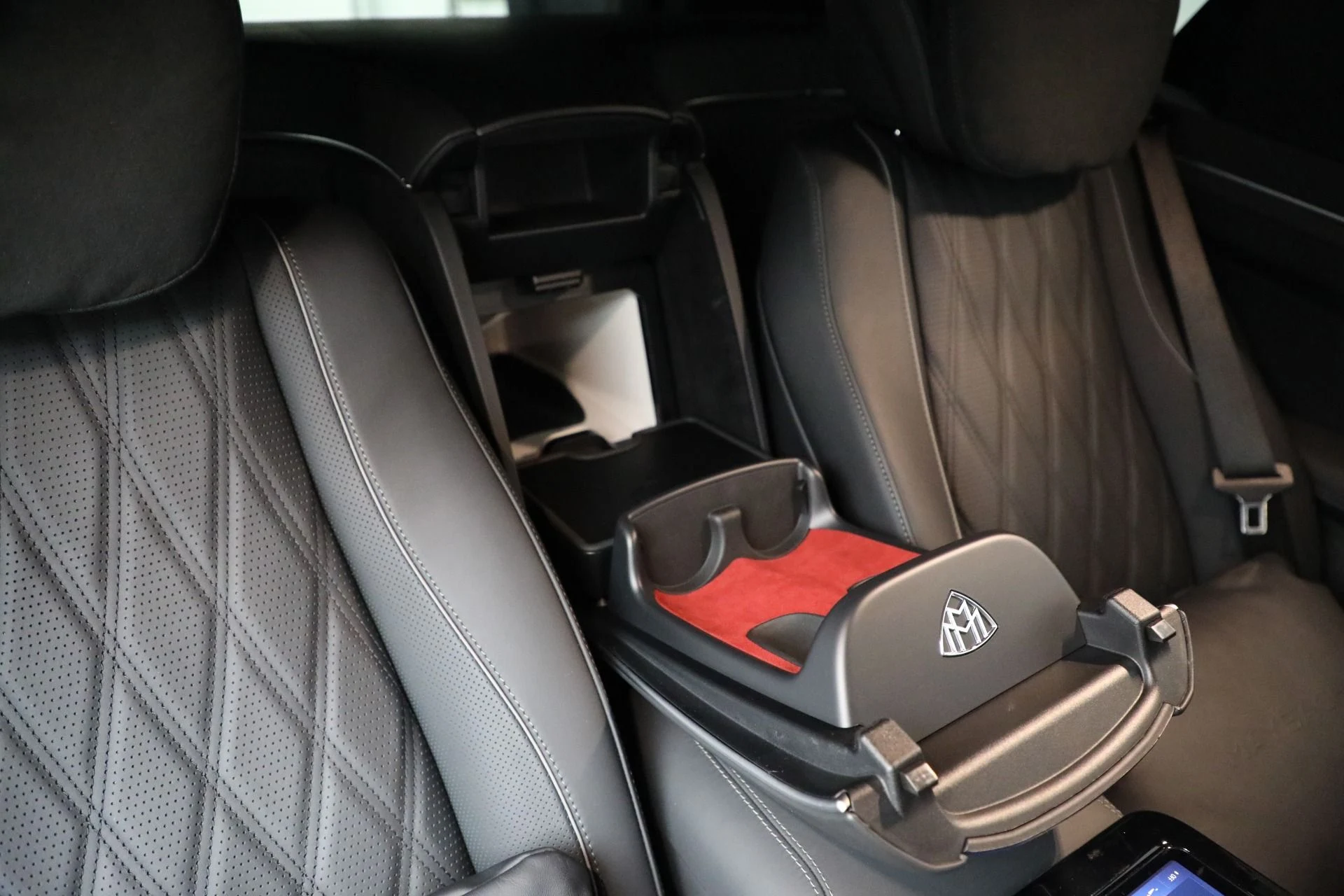 mph025_487697844_Used_2024_Mercedes_Benz_Maybach_GLS_600_4_MATIC_1763566365_6900f000ce