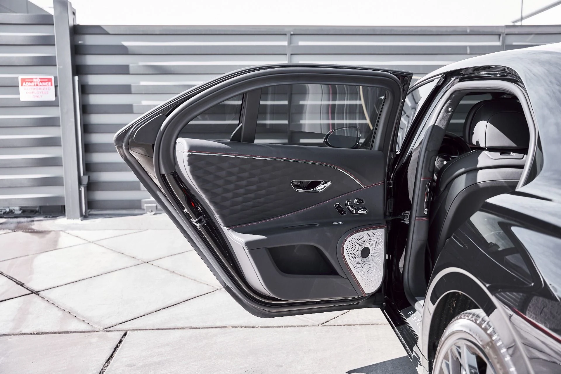 mph025_493964497_Used_2023_Bentley_Flying_Spur_S_1770950659_677d66c899