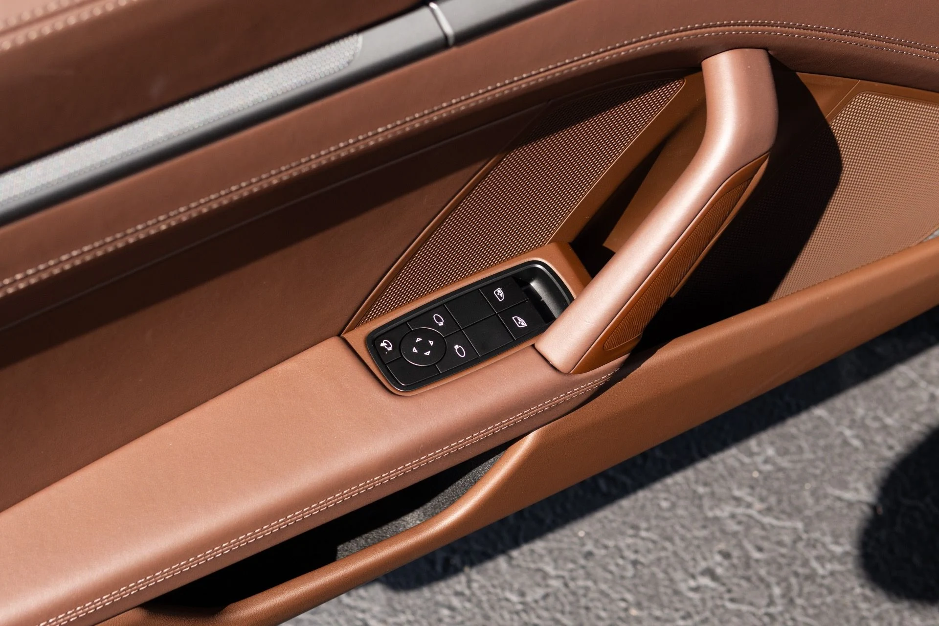 mph025_499399173_Used_2024_Porsche_911_Carrera_1772817625_b2a0d857f5