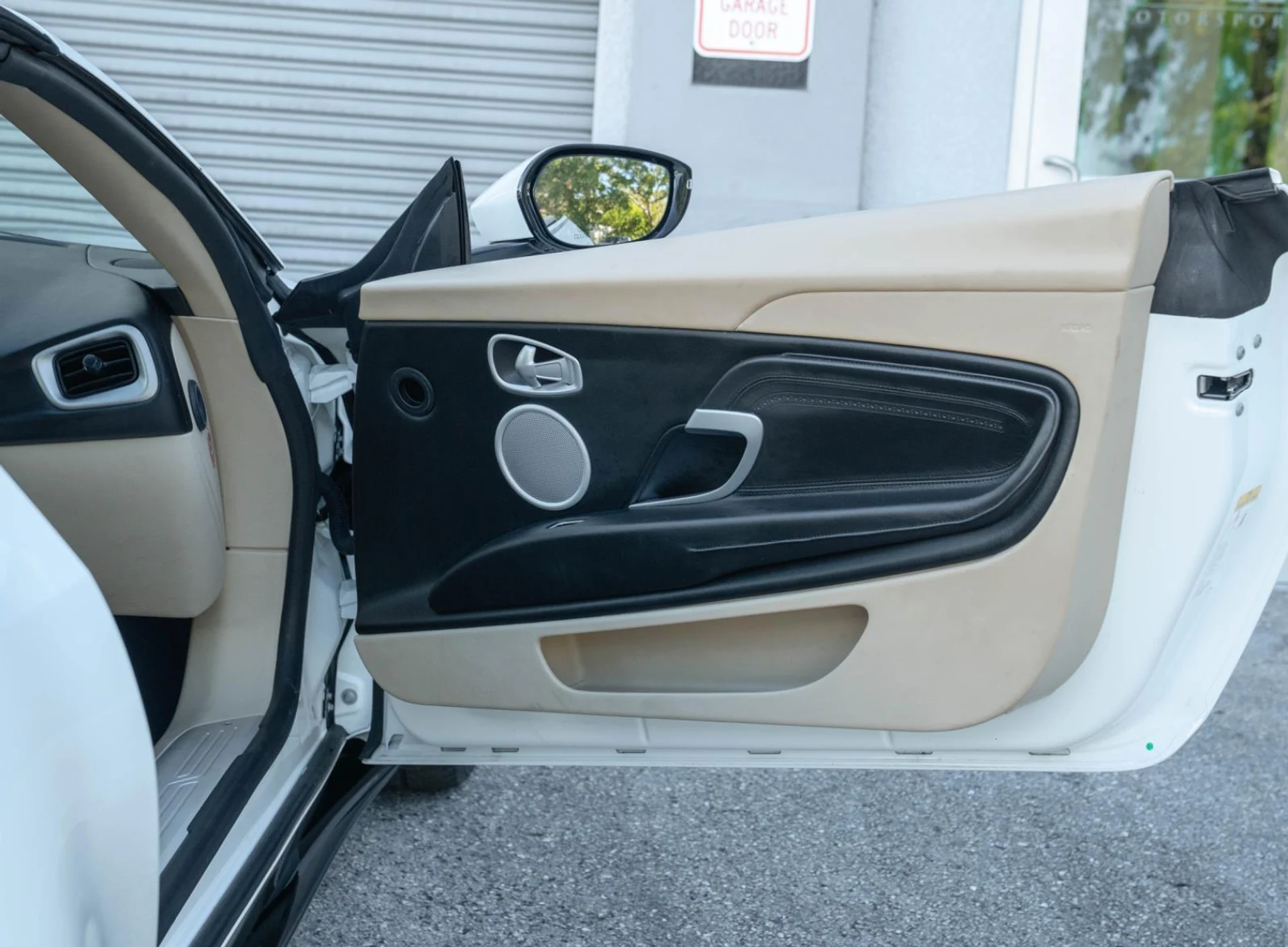 mph025_500491179_Used_2019_Aston_Martin_DB_11_Volante_1769250096_392496dfbf