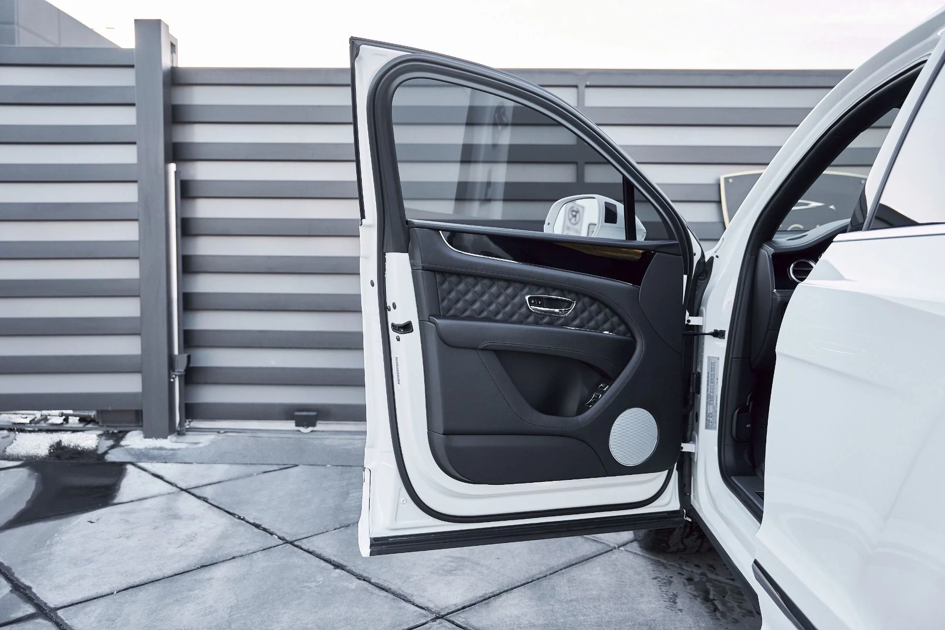 mph025_510934866_Used_2022_Bentley_Bentayga_V8_1768246123_2fbd8343e0