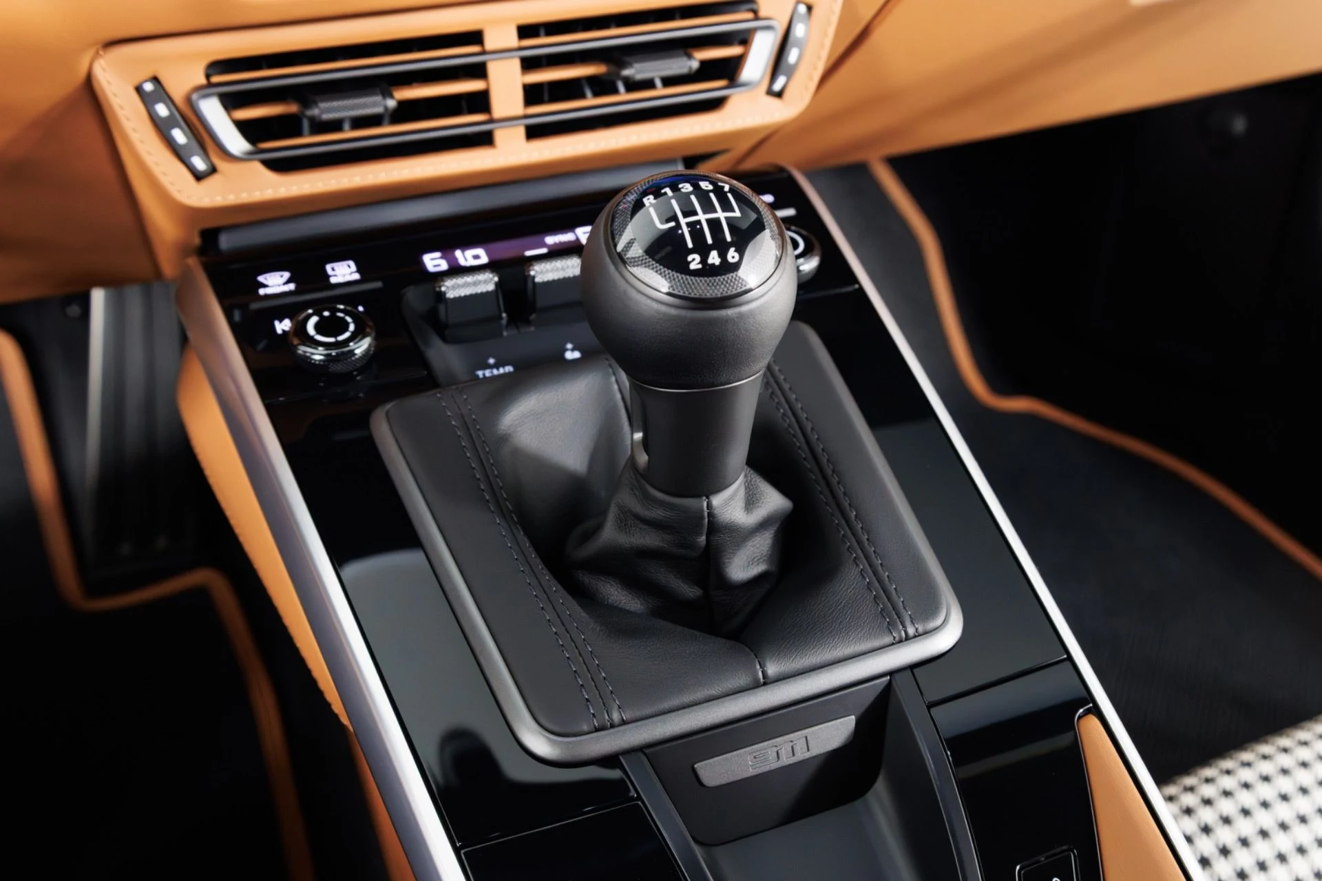 mph025_515496137_Used_2023_Porsche_911_Sport_Classic_1775497640_3d126828b9