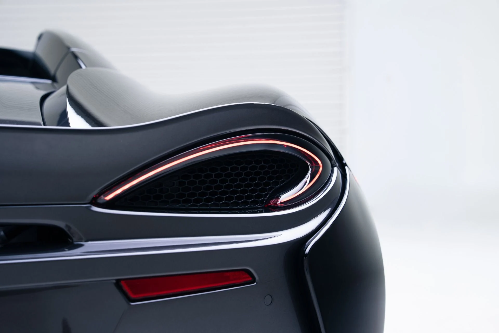 mph025_516615297_Used_2019_Mc_Laren_570_S_Spider_1767812844_2cba8043fe