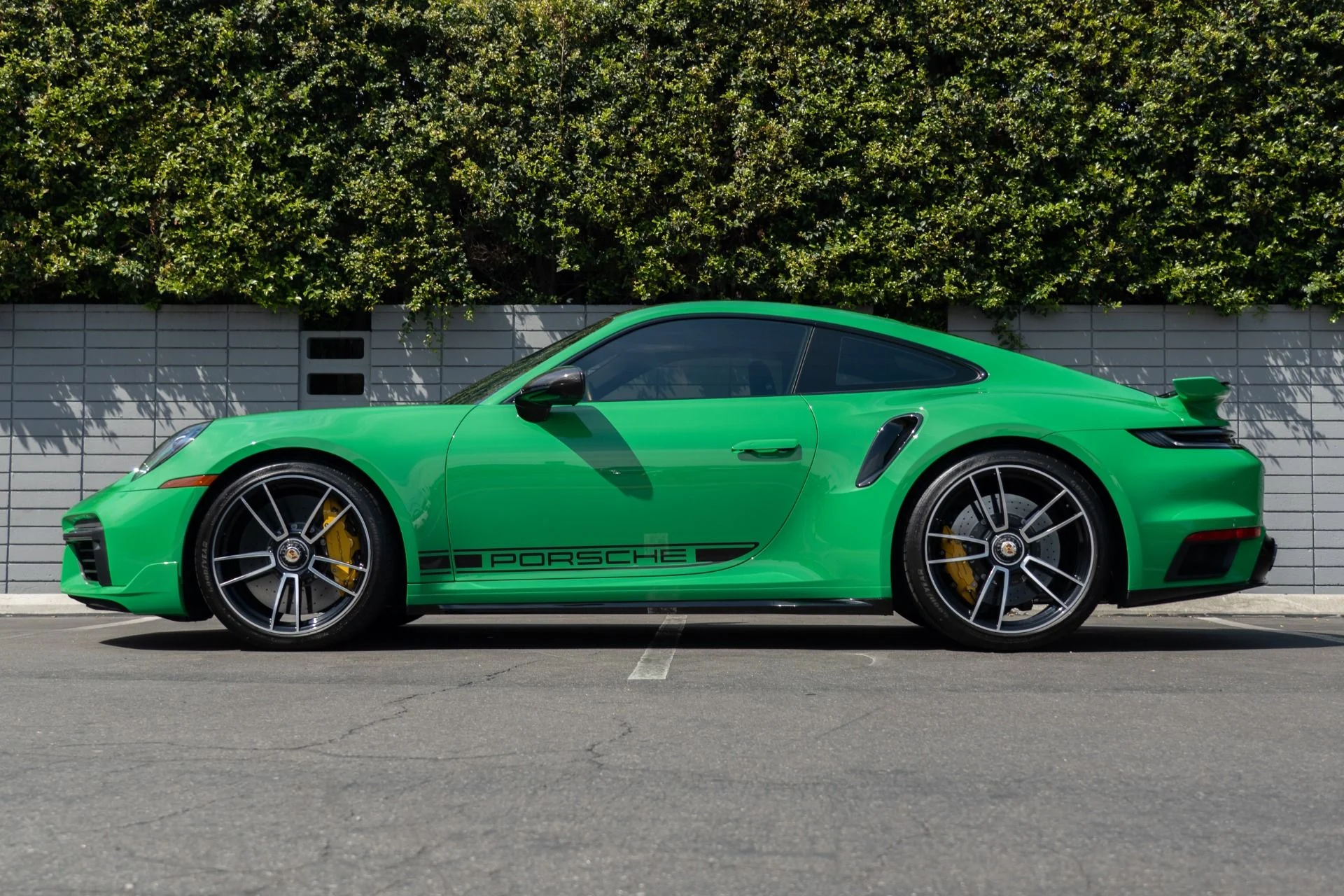 mph025_526281420_Used_2022_Porsche_911_Turbo_S_1758136963_8103969aef