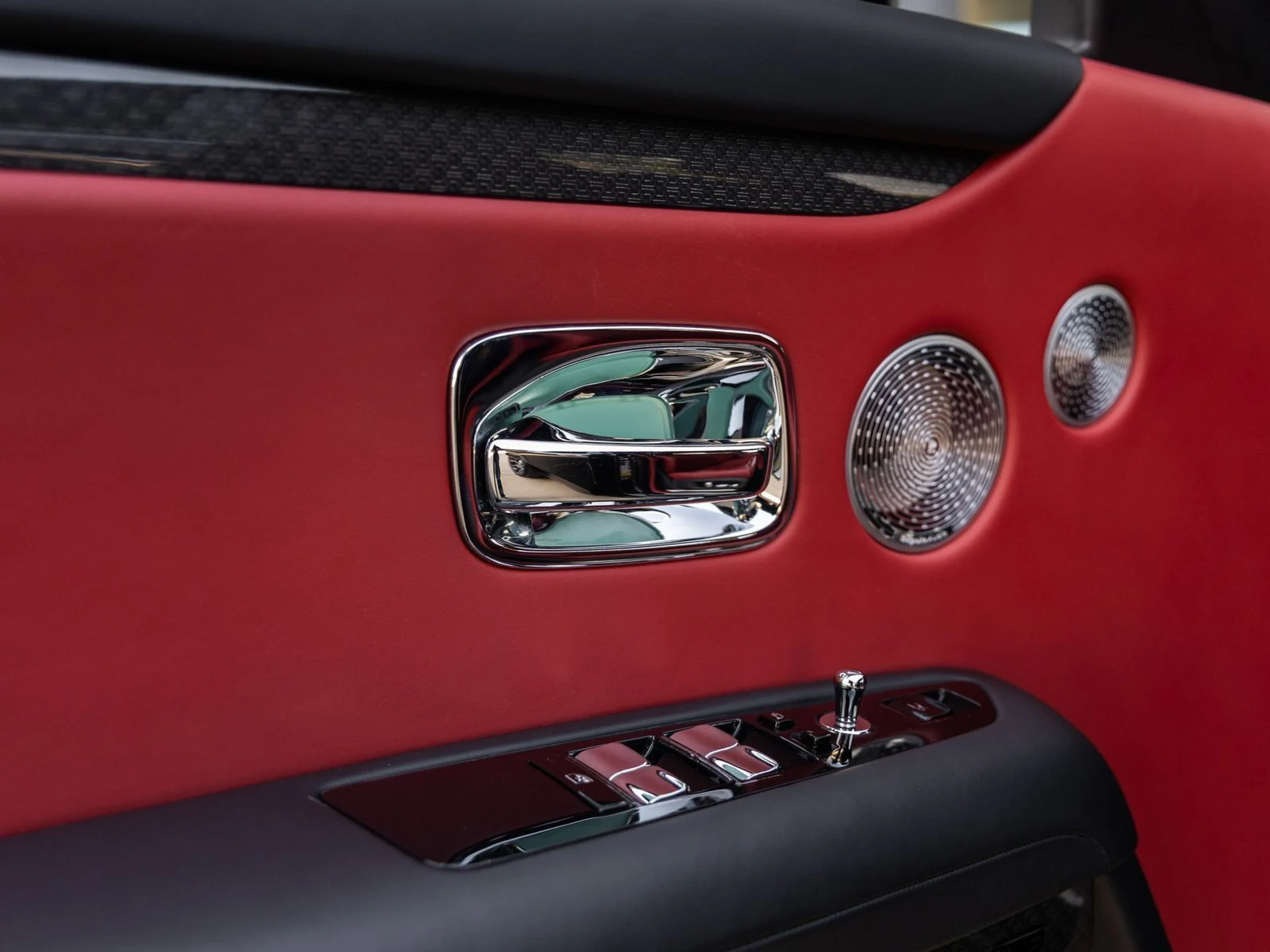 mph025_532552379_26_19b6f7b040