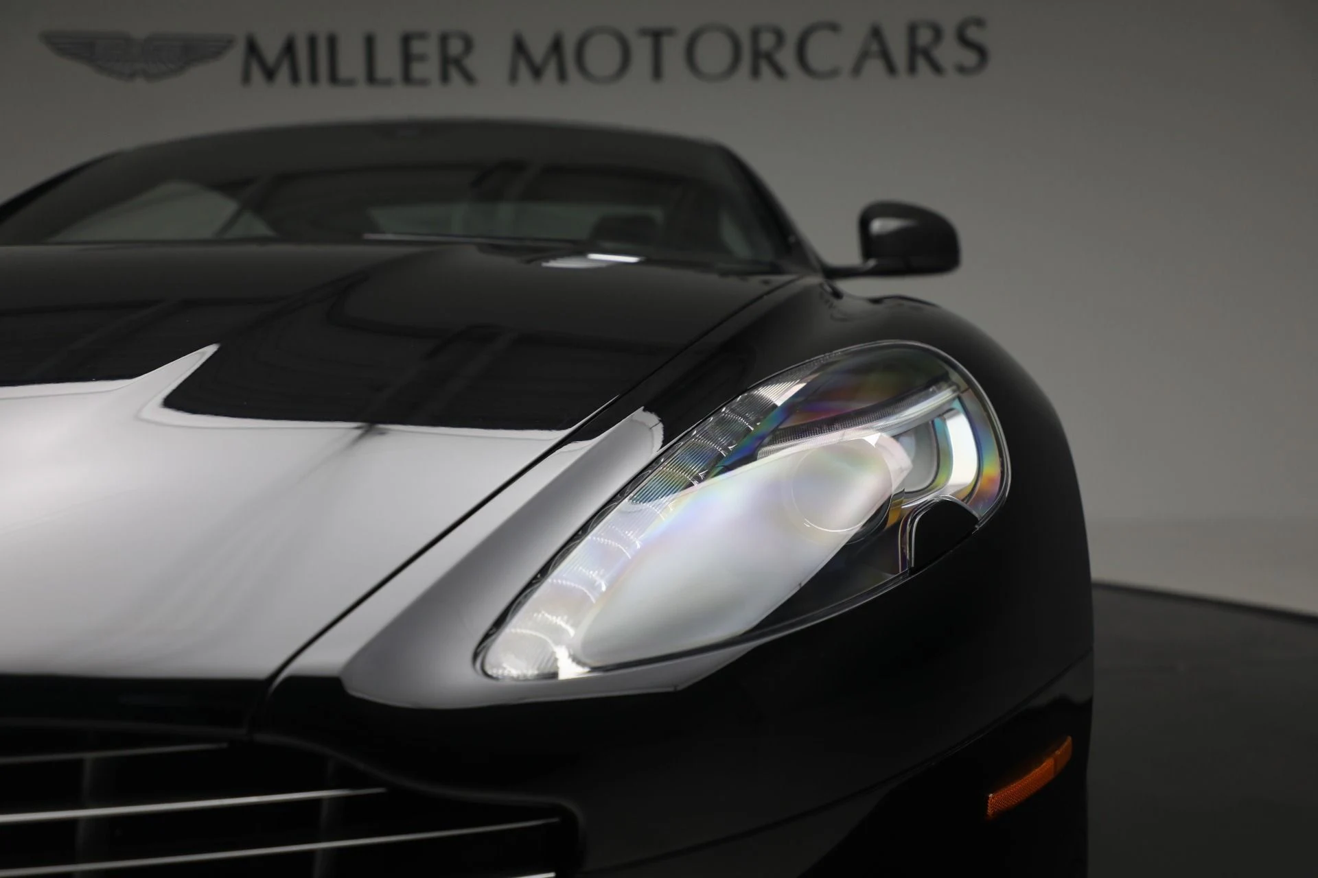 mph025_541044596_Used_2015_Aston_Martin_DB_9_Carbon_Edition_821f740442