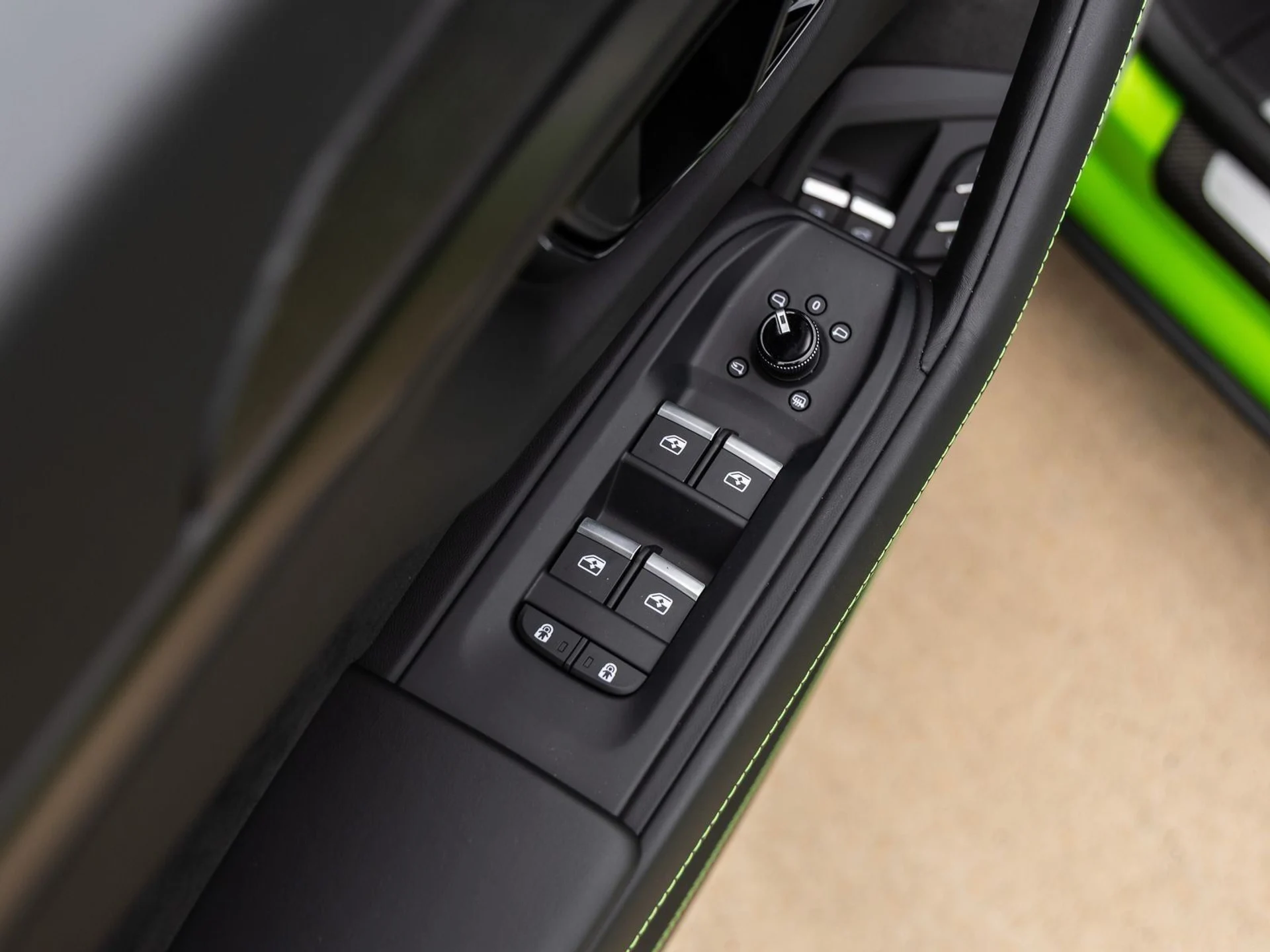 mph025_54379446_26_86105f8324