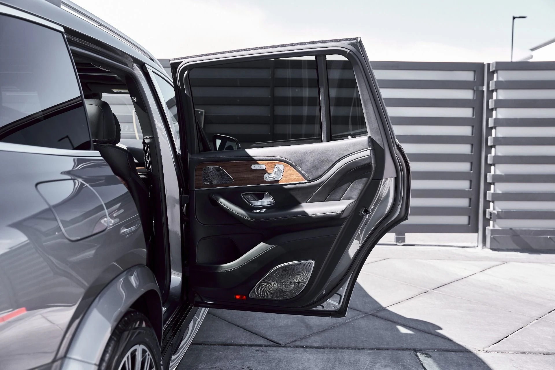 mph025_546943188_Used_2025_Mercedes_Benz_GLS_Maybach_GLS_600_1771467900_4b1bc2891a