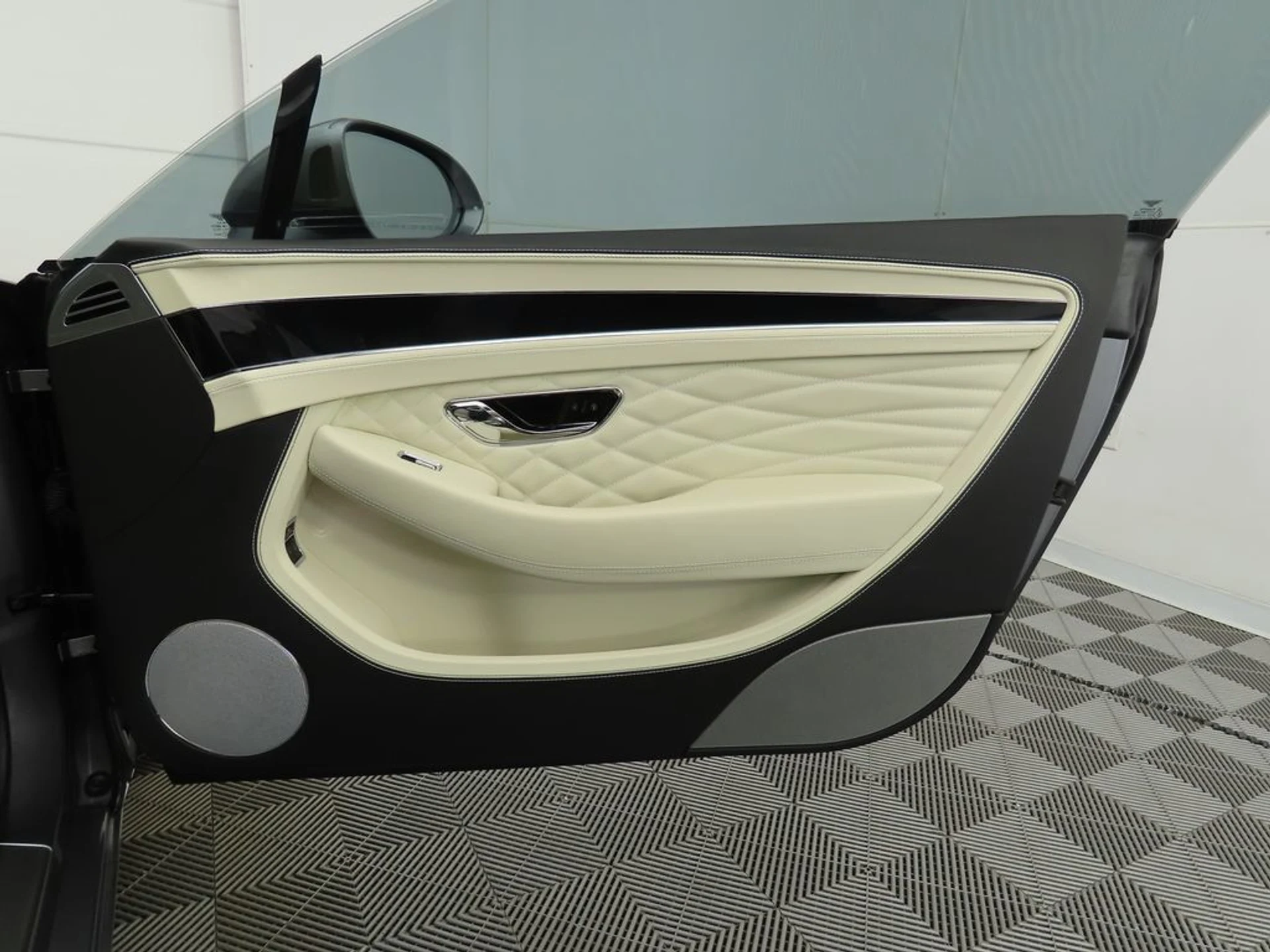 mph025_54980516_used_2024_bentley_continental_gtacoupe_8119_22954999_26_1024_7ad6ed4995