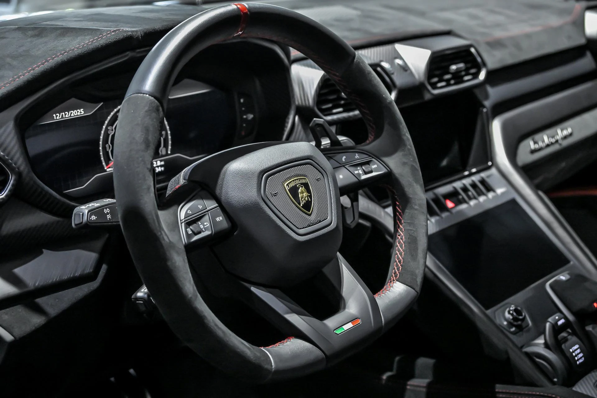 mph025_562014226_Used_2023_Lamborghini_Urus_Performante_1765794845_4a72e57efd