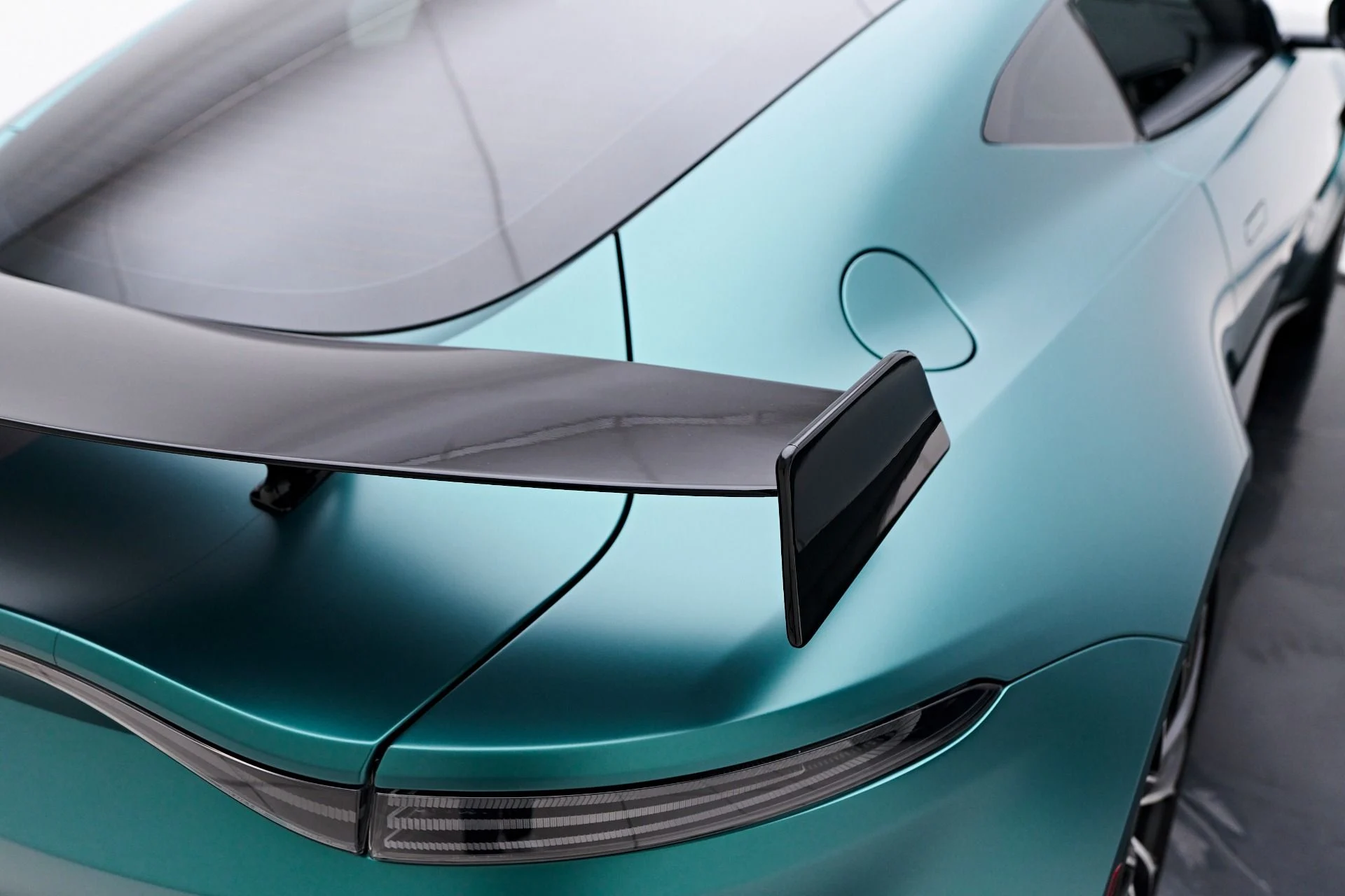 mph025_564290531_Used_2022_Aston_Martin_Vantage_F1_Edition_1756259692_58edd6e912