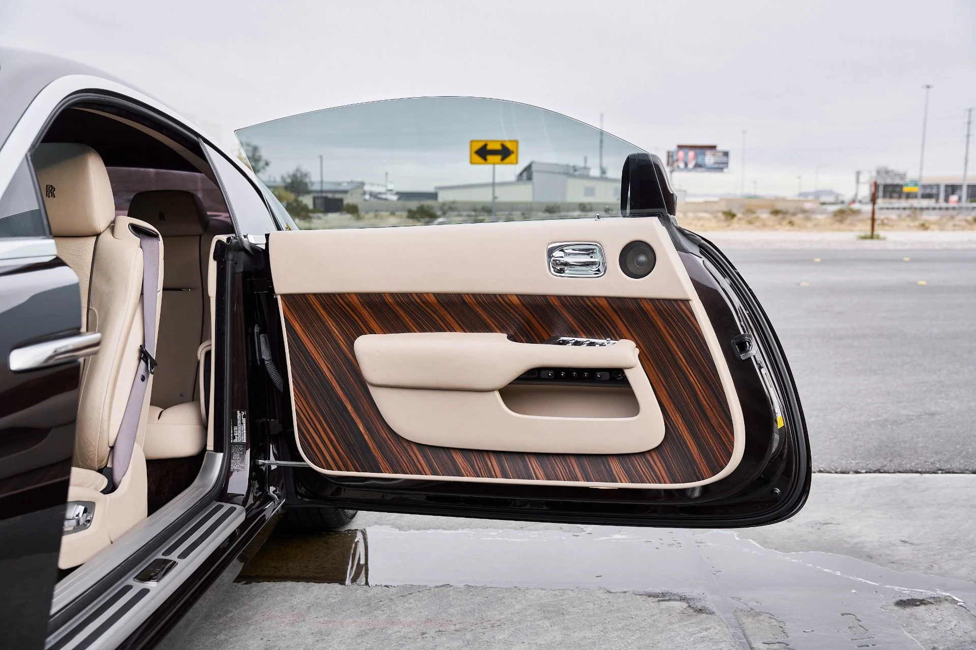 mph025_564905378_Used_2014_Rolls_Royce_Wraith_Base_1767150970_8bef8f955d