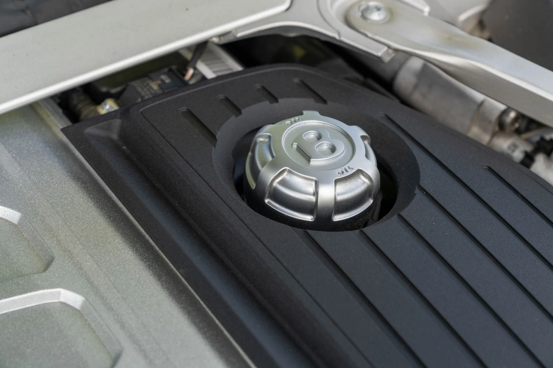 mph025_56615206_Used_2020_Bentley_Continental_1_of_5_Pikes_Peak_Edition_GT_1761756018_7a2604a150