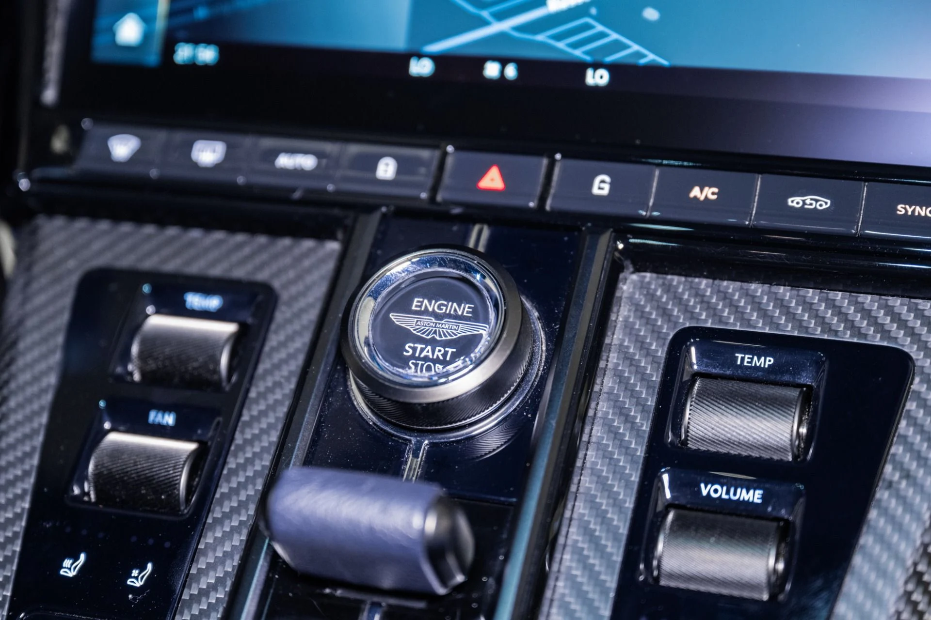 mph025_568121216_Used_2025_Aston_Martin_Vantage_1754335114_82251c522c