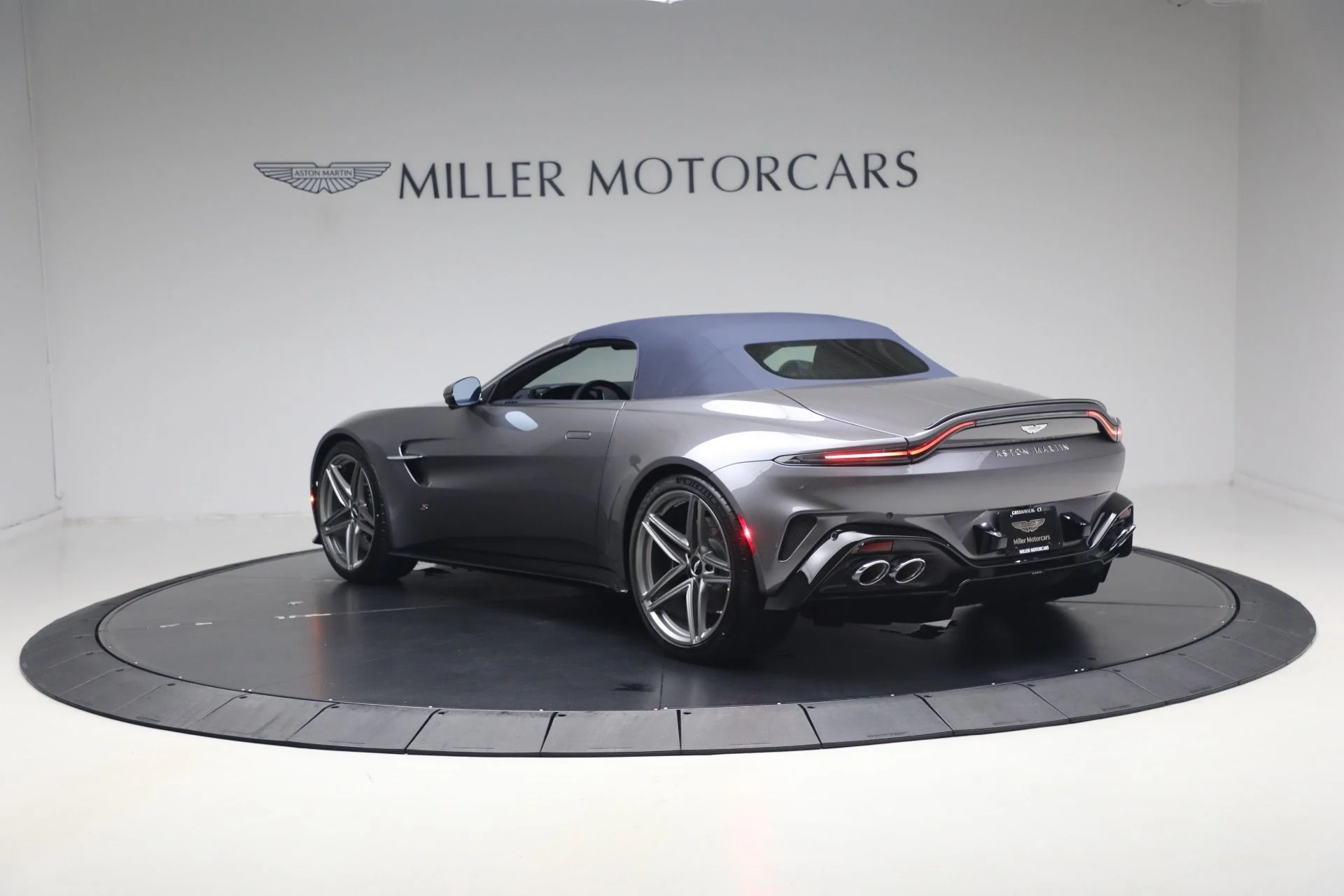 mph025_568679783_New_2026_Aston_Martin_Vantage_S_Roadster_1786132821_3e5aa8be69
