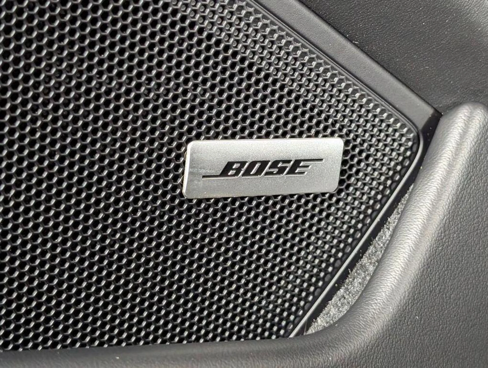 mph025_569400241_5e5_S3_Fy83_Cg3_E_NE_0_Qg_Q_Bl_Ke3g_03be32995b