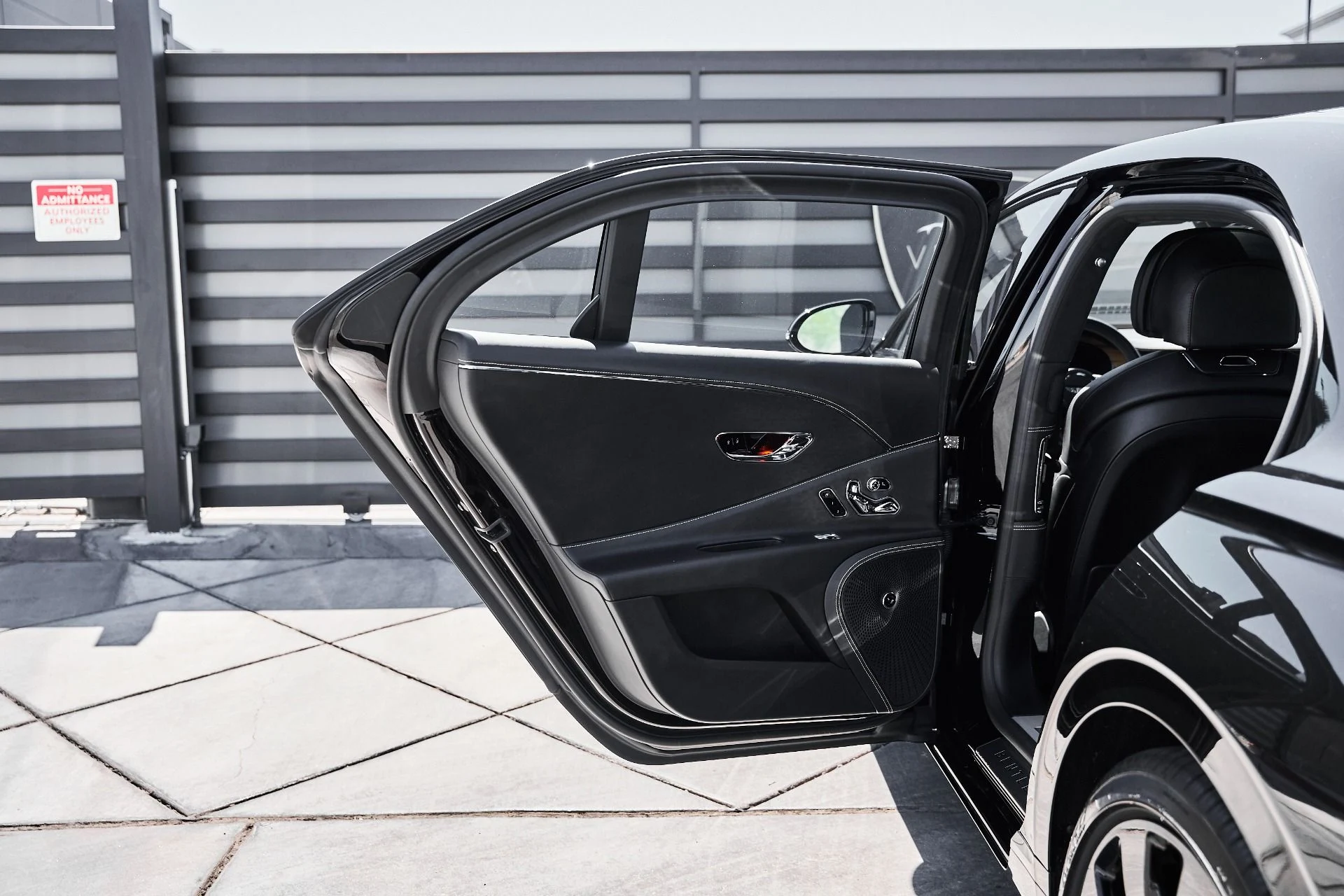 mph025_575497310_Used_2024_Bentley_Flying_Spur_1782150659_bd5f899e5d
