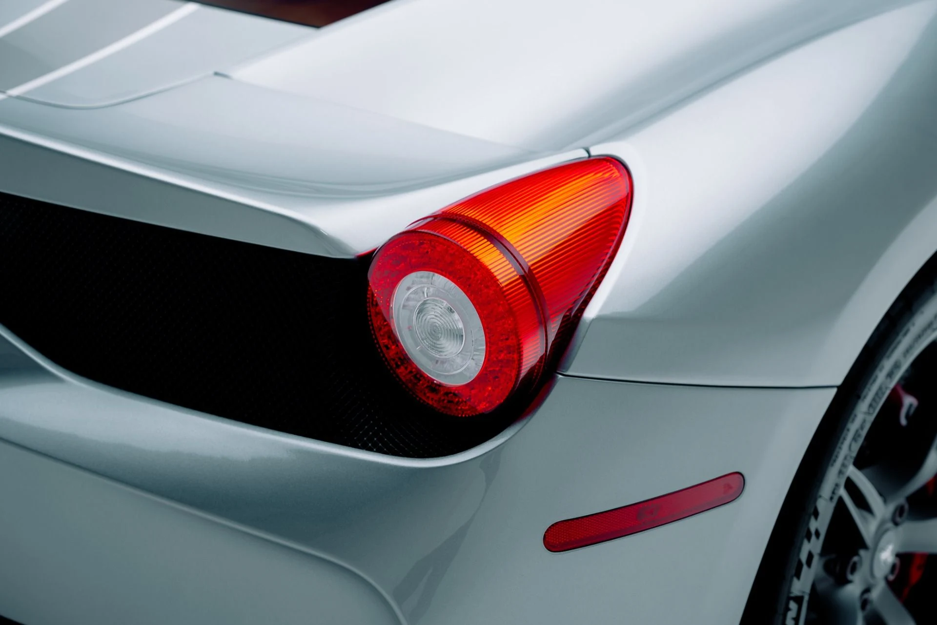 mph025_575531624_Used_2015_Ferrari_458_Speciale_1764610565_145106b406