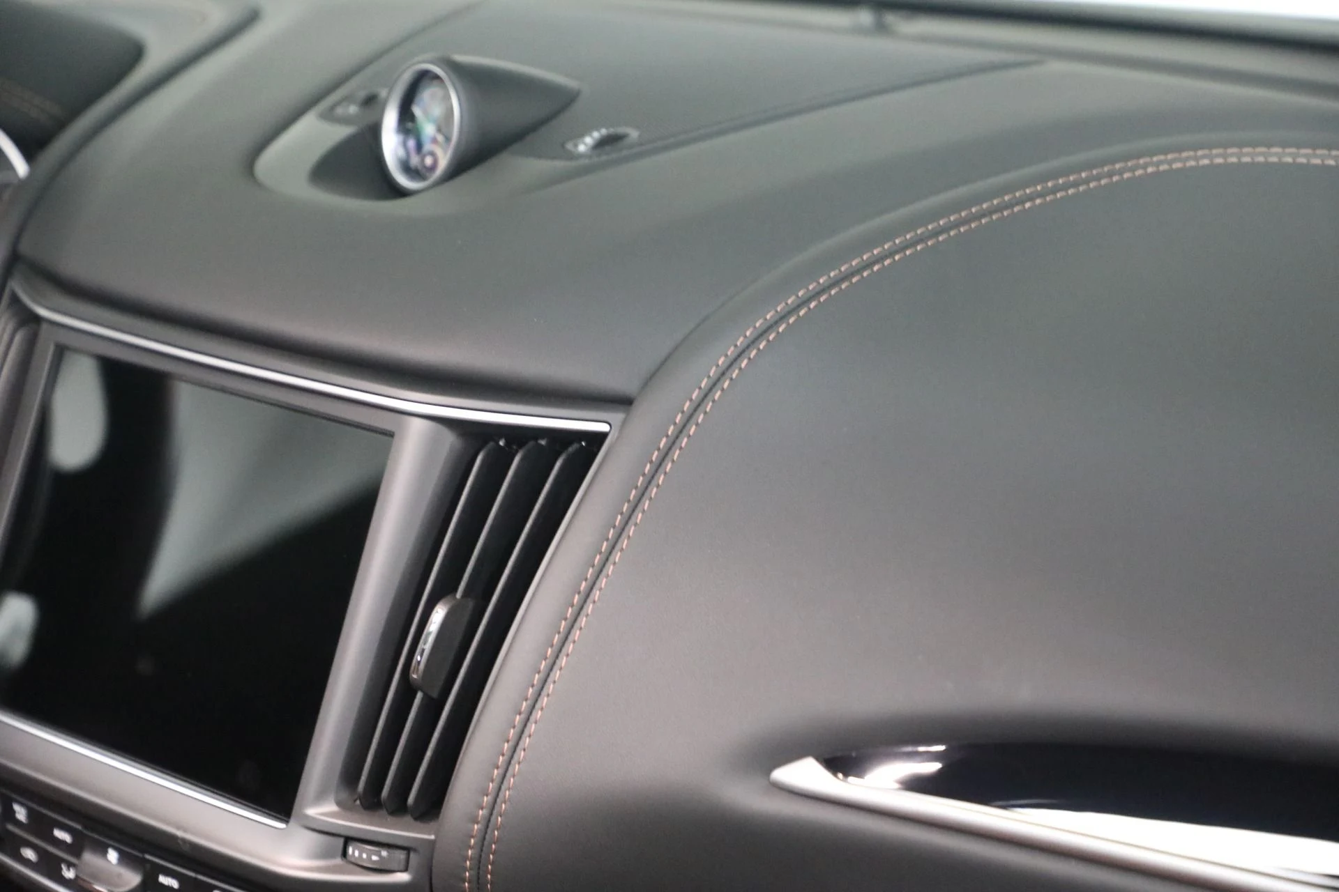 mph025_57666836_Used_2022_Maserati_Levante_Modena_1765059797_bca5de99aa