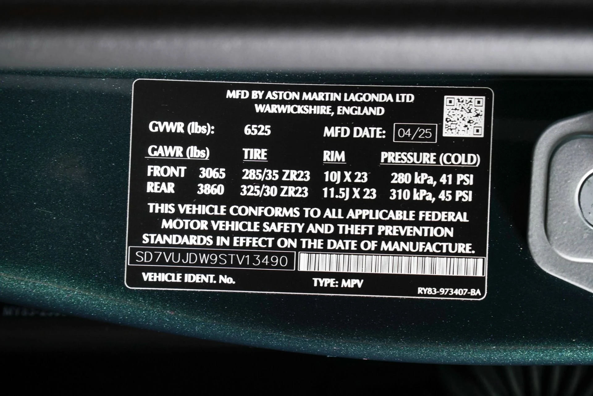 mph025_577713838_Used_2025_Aston_Martin_DBX_707_1768858107_0f2c94705c