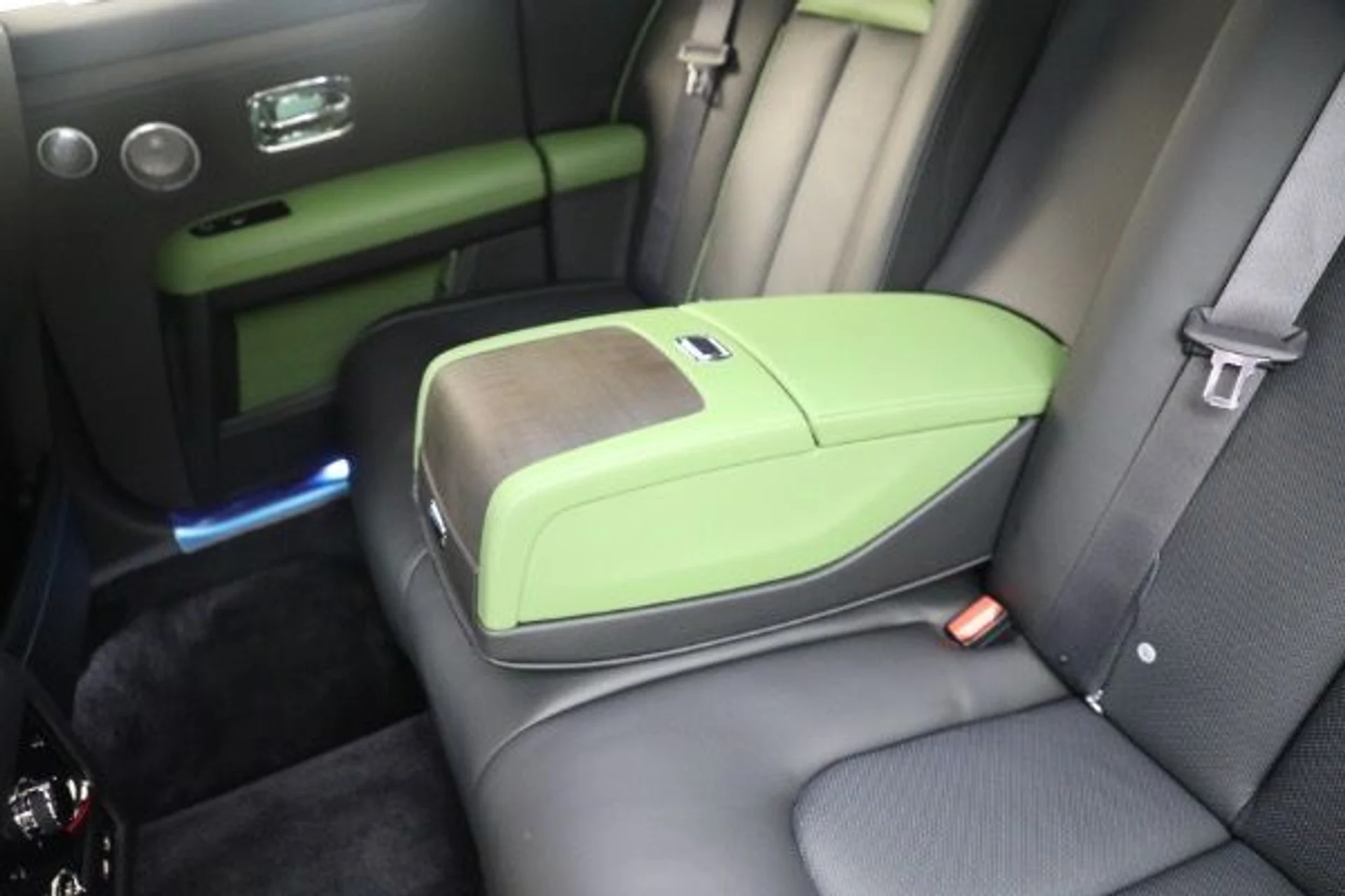 mph025_581918707_Used_2026_Rolls_Royce_Ghost_ed9ba1e68d