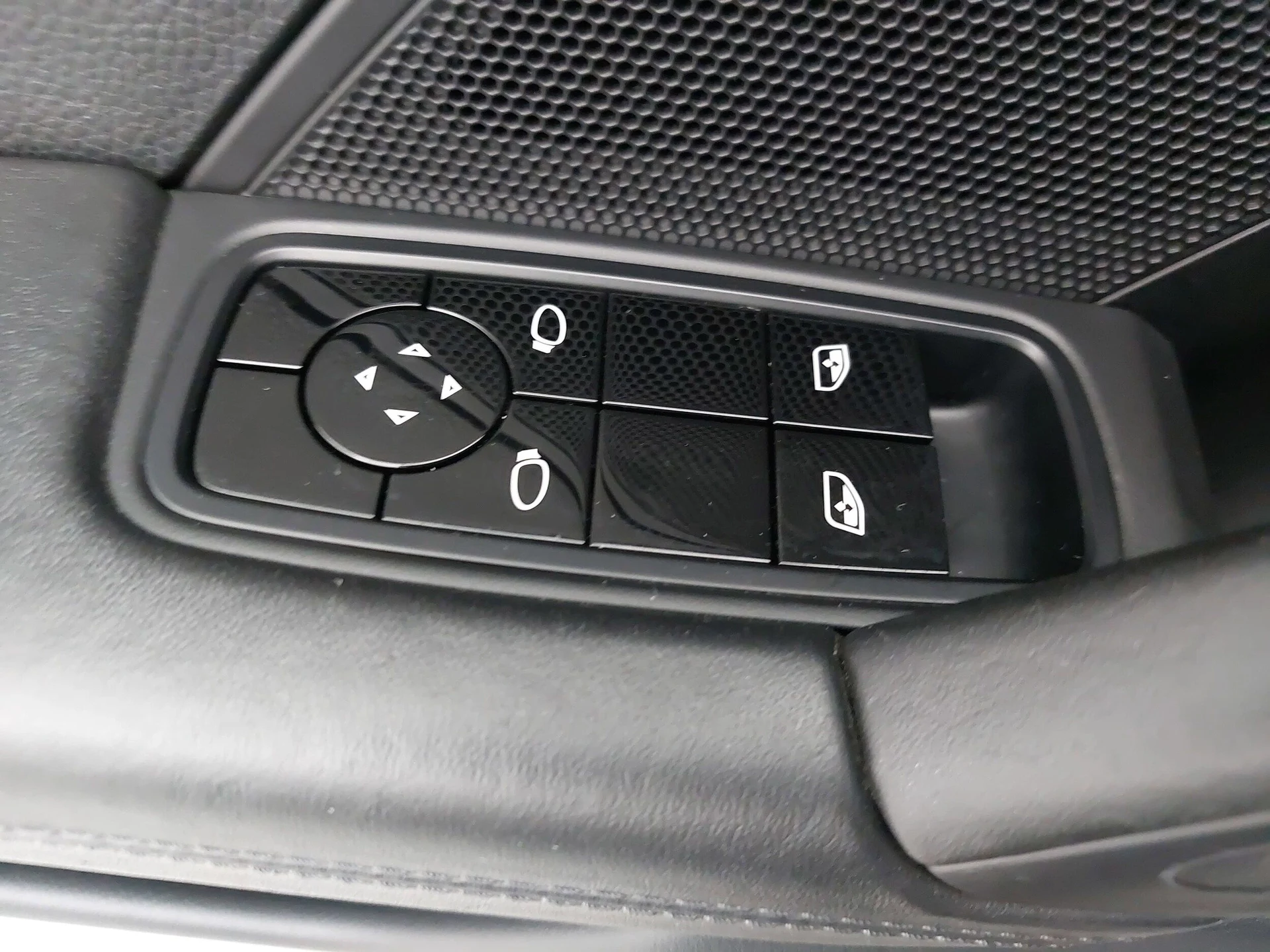 mph025_582580255_75a5b2444d78dd7f0dd0bb6d71391d8bx_9fb3cab371