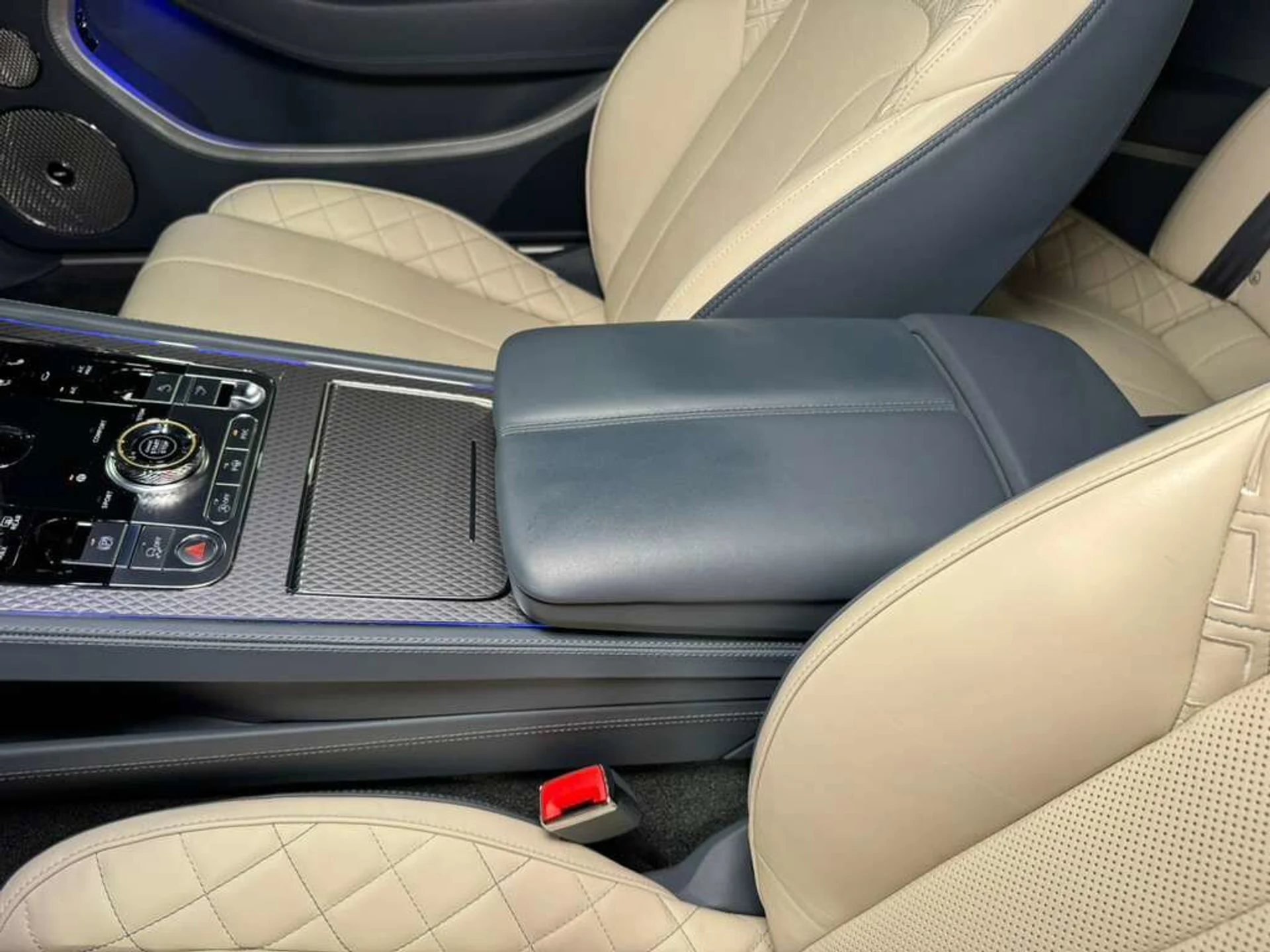 mph025_599026409_6dc1135cc041f866832bd581a77096fe_51bc5bebed