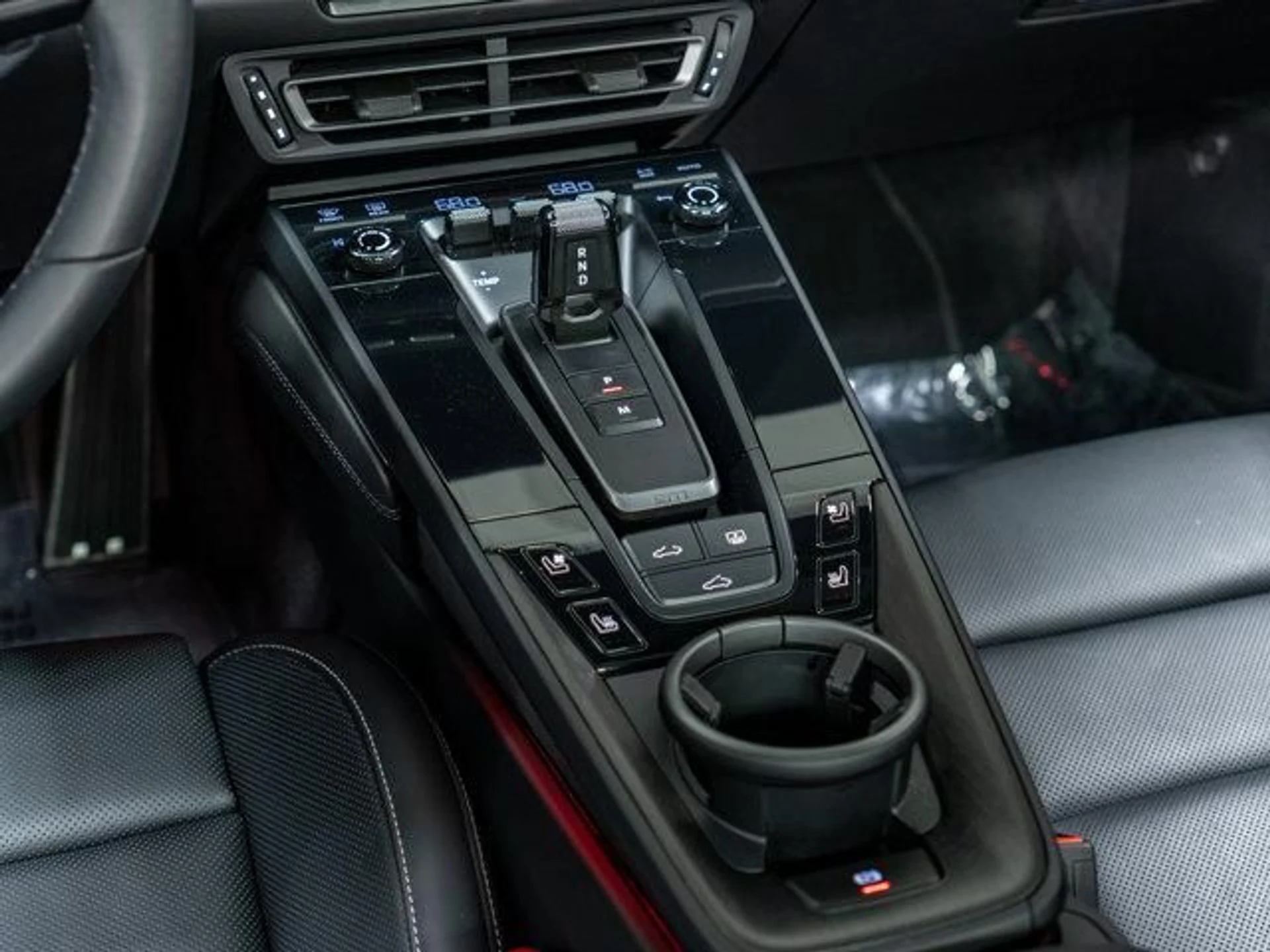 mph025_599255690_Ux_Fo_S_Po_YQOXF_In0_Lj_Dr_BZ_e_DAHU_be9f9f6b97