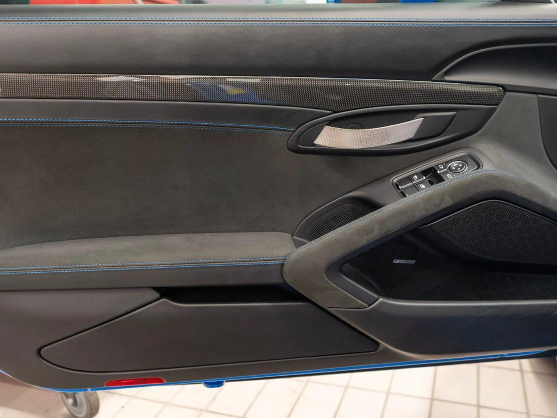 mph025_605355581_A82_A_ns_Ud_C37n_Bl_Th_Pw_Vdkv_Xj_Y_c21cbddca4