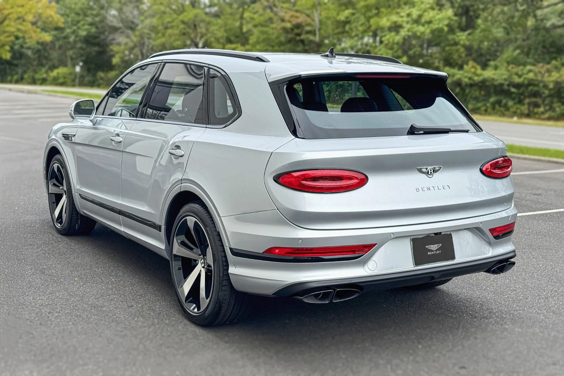 mph025_611751800_New_2025_Bentley_Bentayga_V8_1757940189_04472c15c7