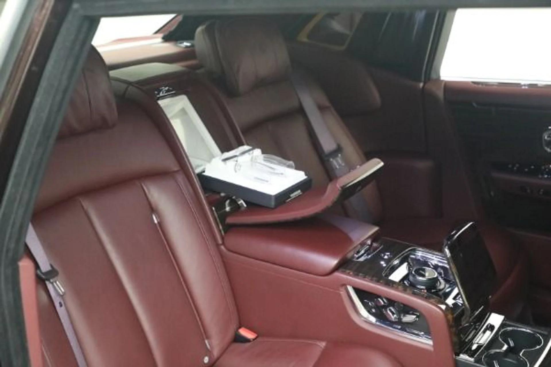 mph025_612235429_Used_2018_Rolls_Royce_Phantom_EWB_7bd82ab75b