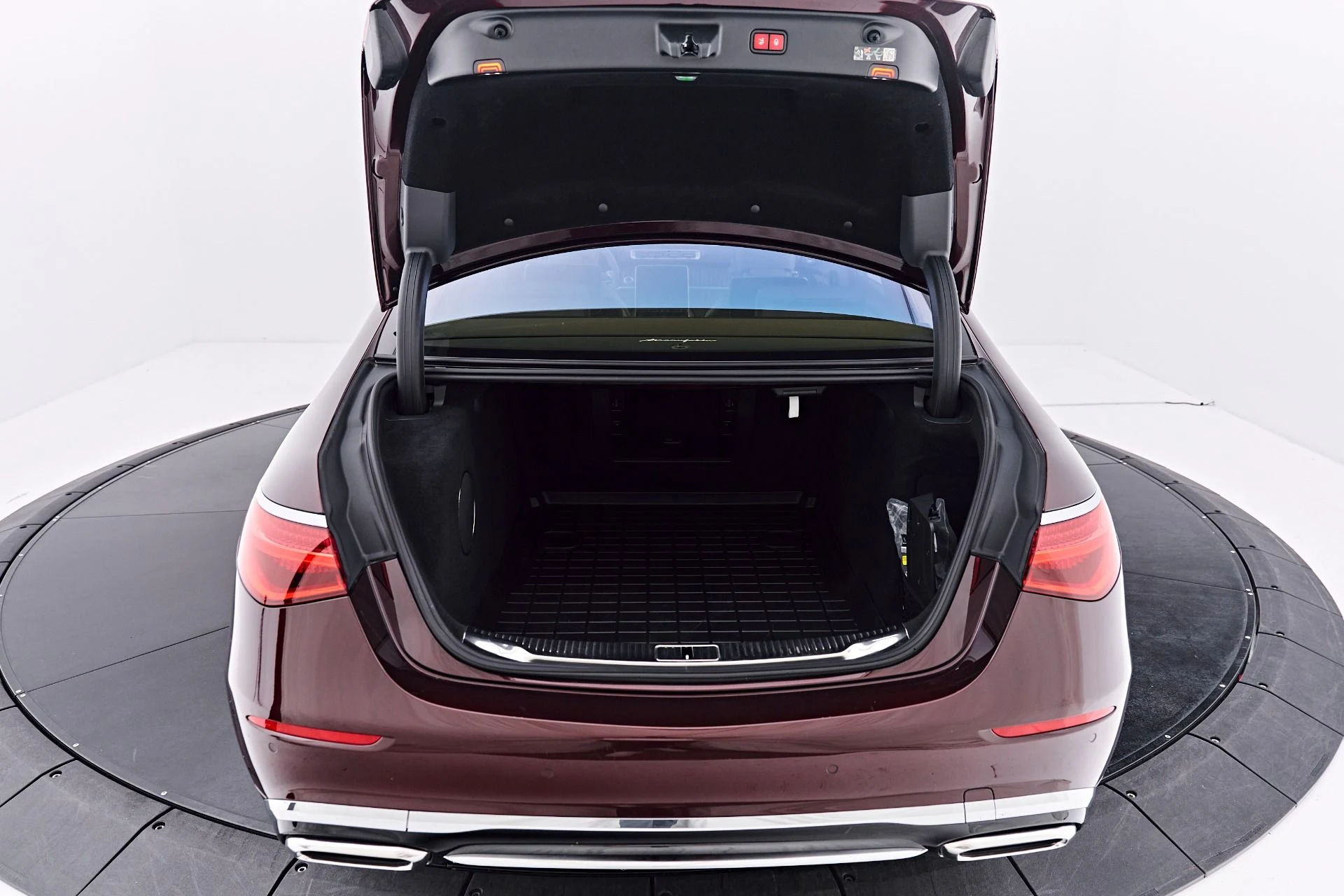 mph025_613969584_Used_2024_Mercedes_Benz_S_Class_Maybach_S_680_1790208568_8d3b96687b
