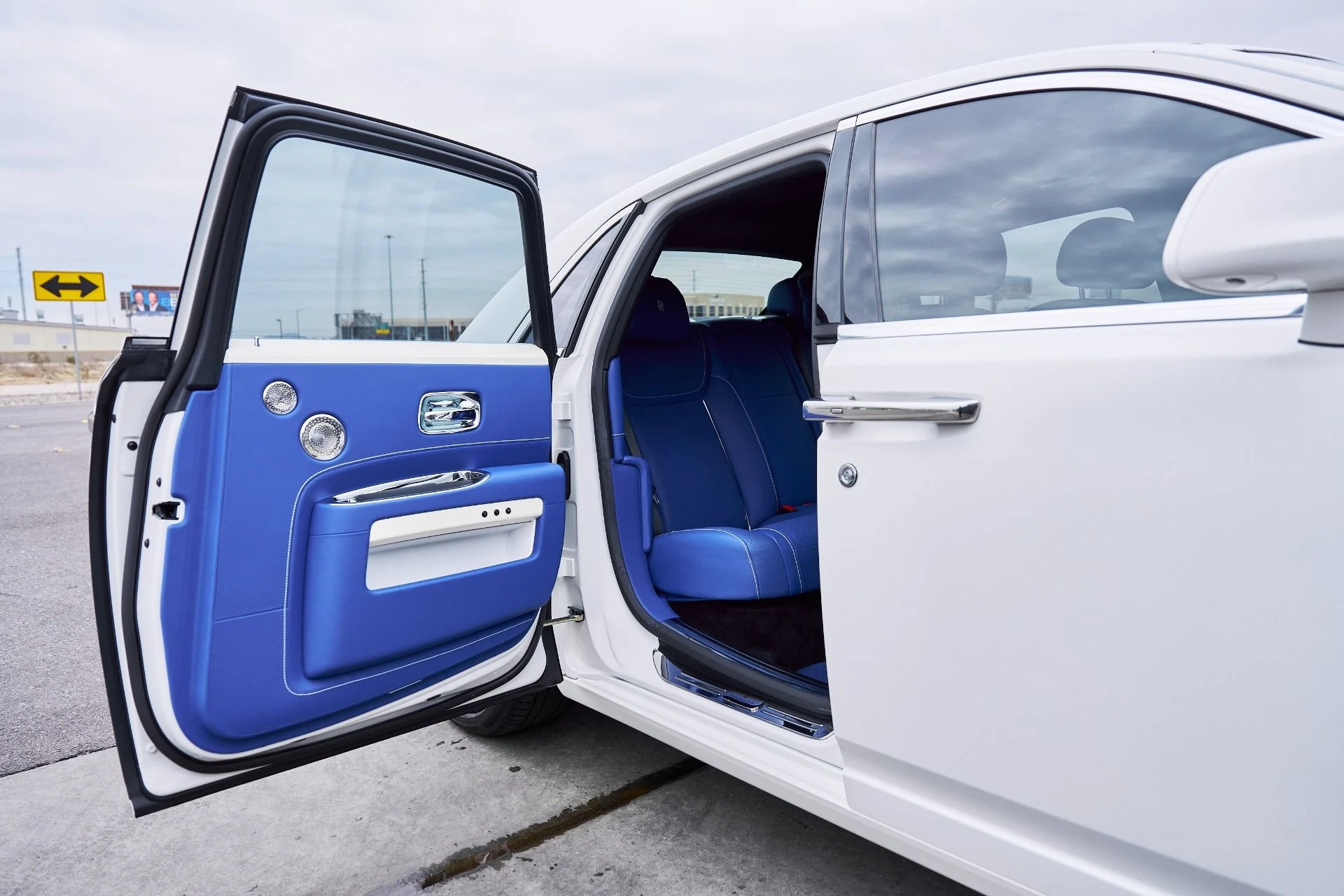 mph025_636899105_Used_2019_Rolls_Royce_Ghost_Base_1767224264_37911ae03b