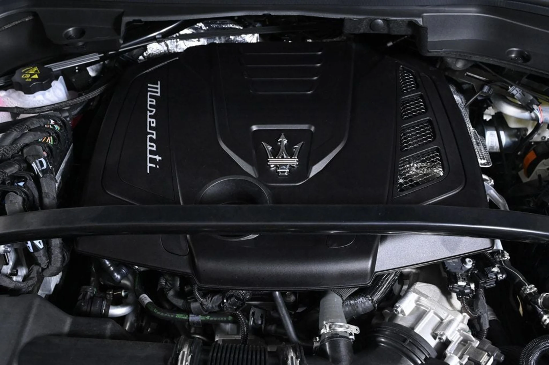 mph025_651268124_new_2025_maserati_grecale_modenaawd_11350_22882944_25_1024_f9eb8bf0a1