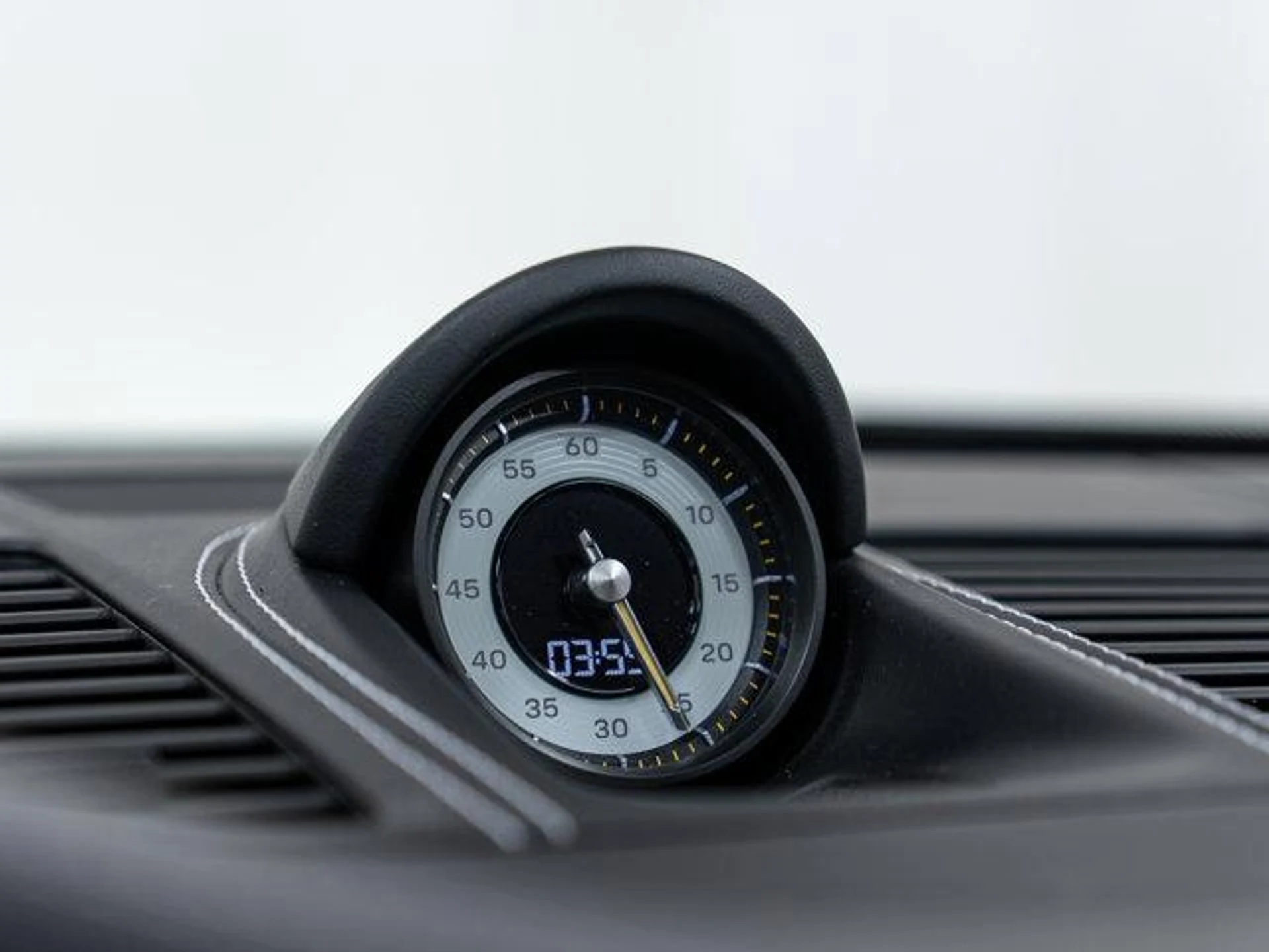 mph025_652921473_E9_RFOT_4_R_Sq_LY_Jw_N_Kt50_Bz2yl_U28_d46e9db799