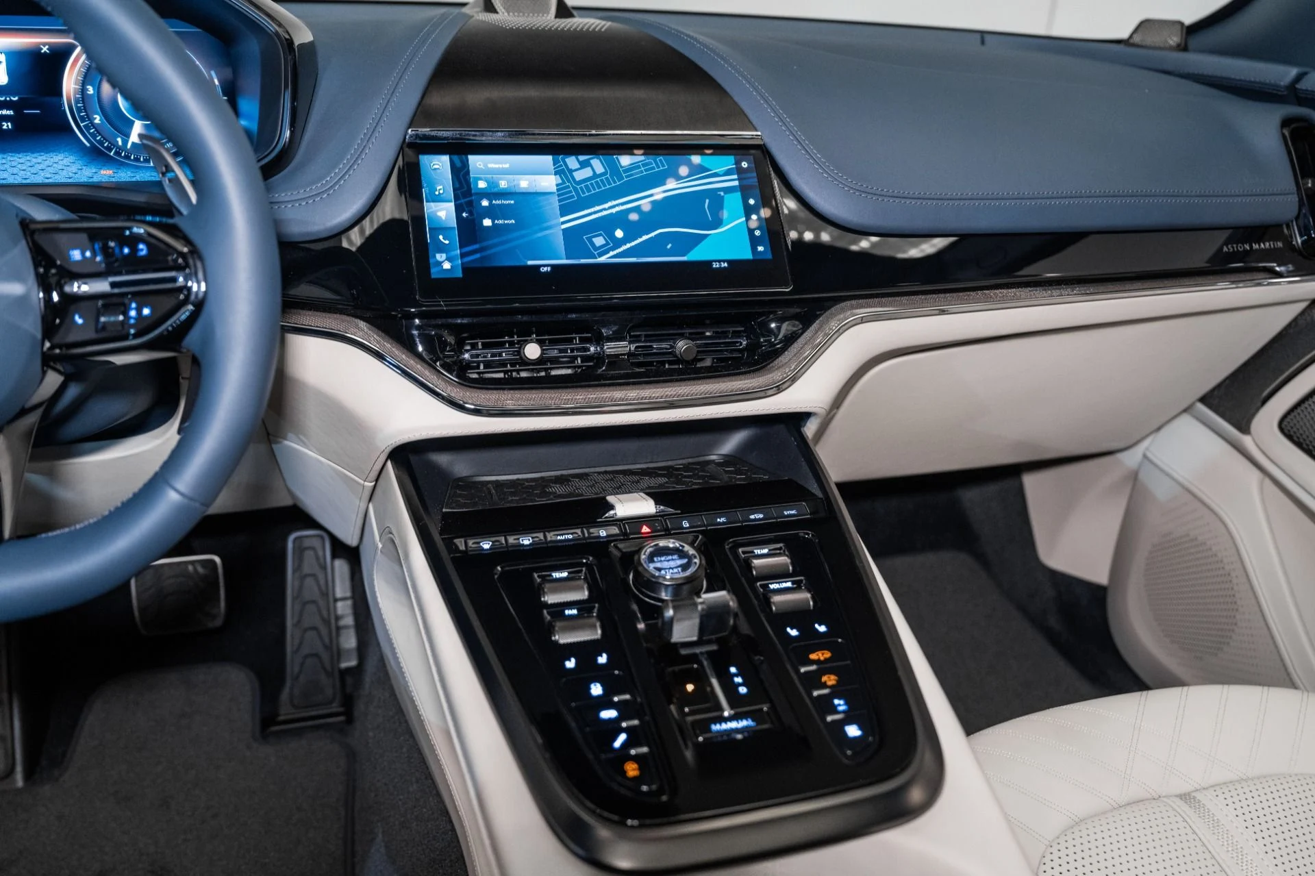 mph025_657498180_Used_2025_Aston_Martin_DBX_707_1734711890_d8f5b68258